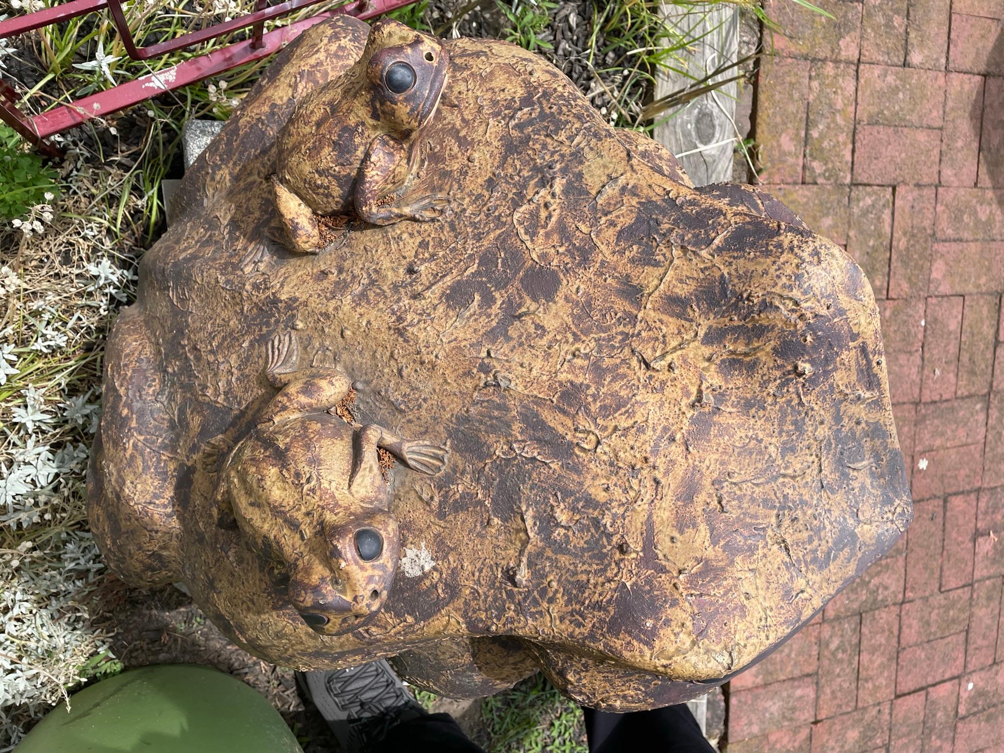 Frog et famille japonaise géant de jardin antique en vente 9