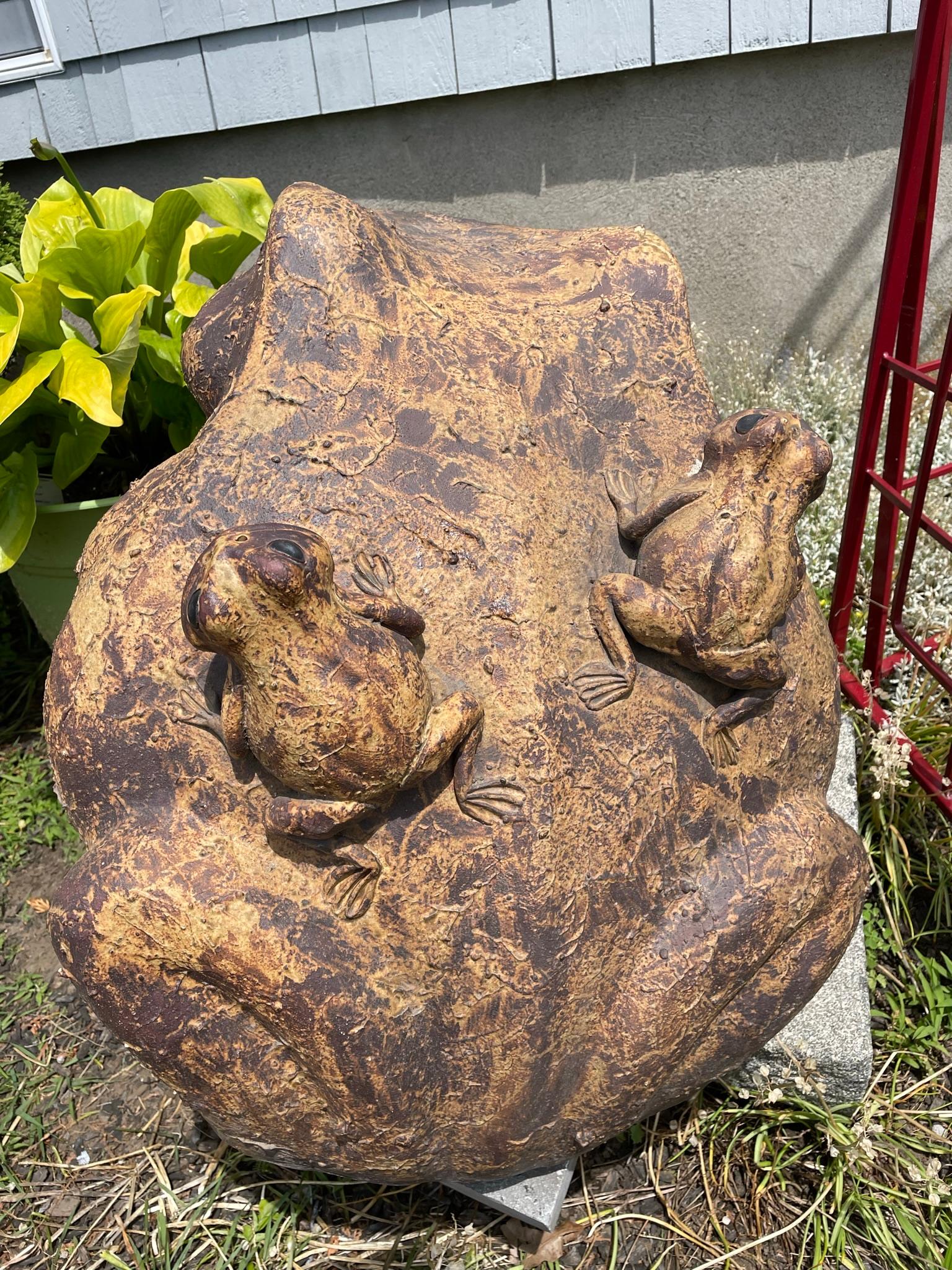 Frog et famille japonaise géant de jardin antique en vente 1
