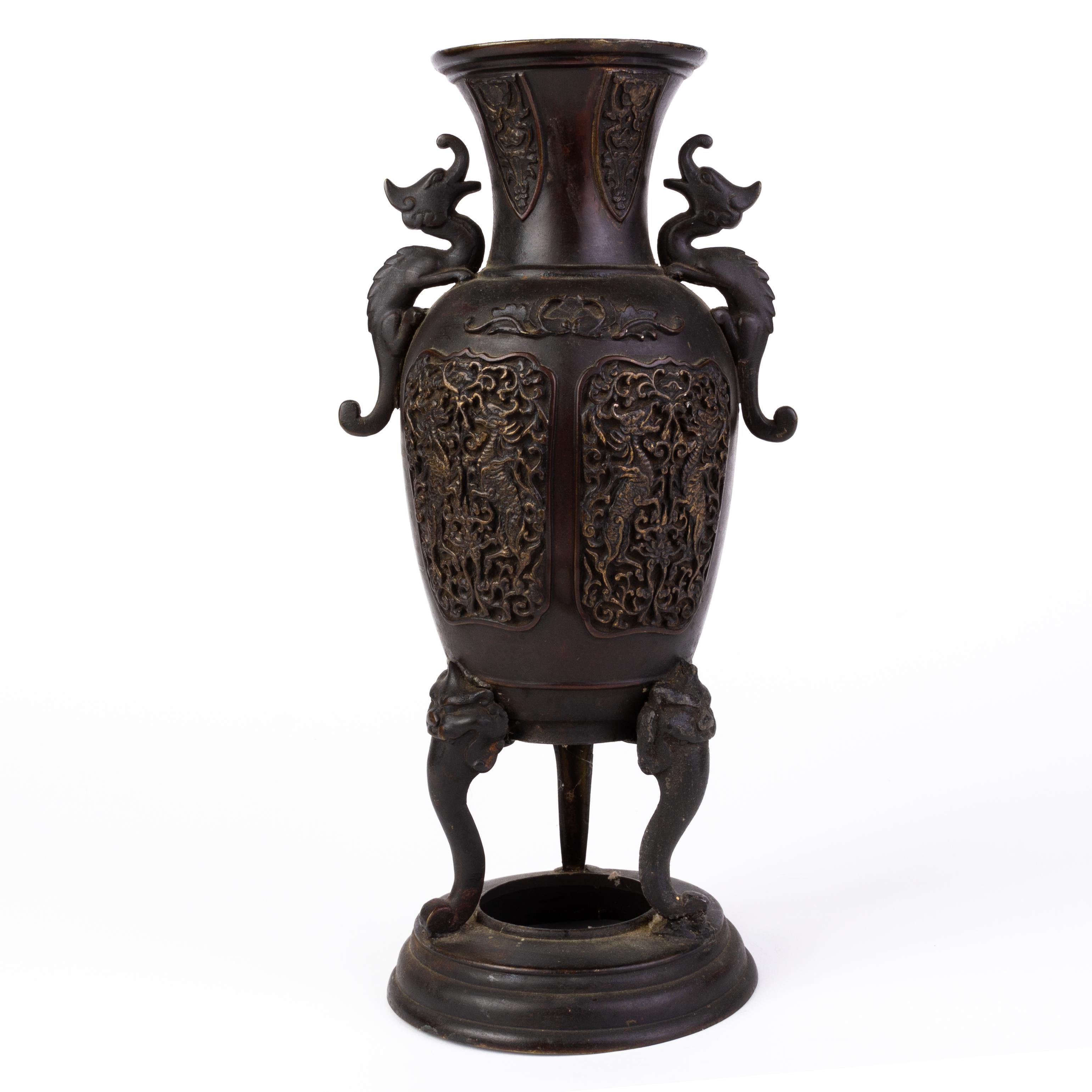 Japanese Gilded Gilt Bronze Meiji Censer Vase with Dragon Handles In Good Condition For Sale In Nottingham, GB