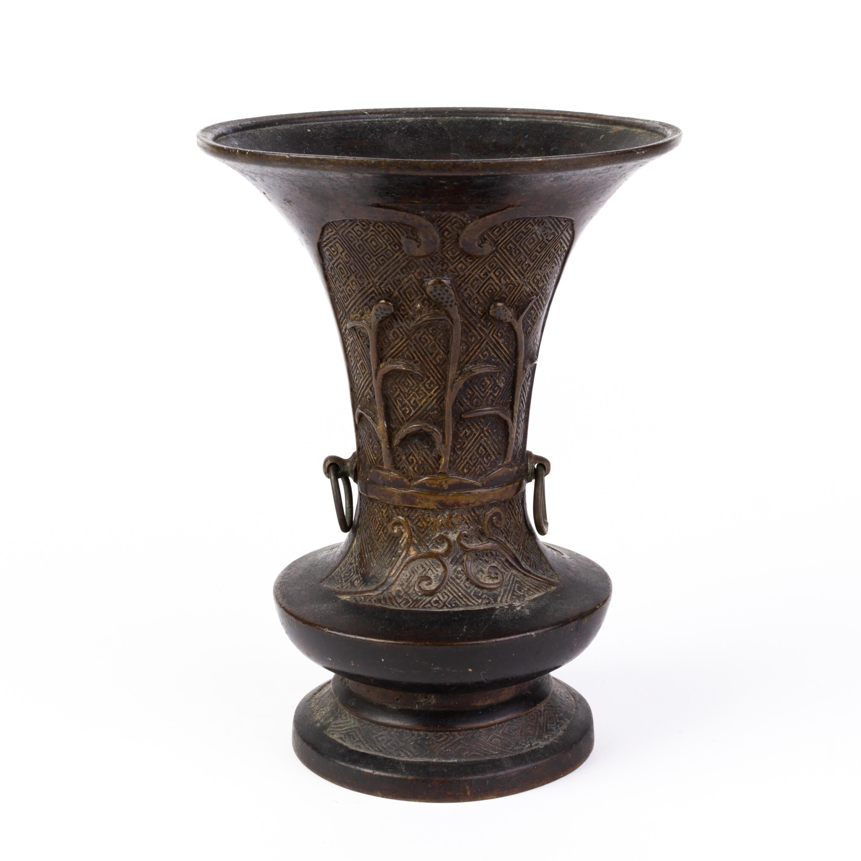 Japanese Gilded Gilt Bronze Meiji Gu Vase In Good Condition For Sale In Nottingham, GB