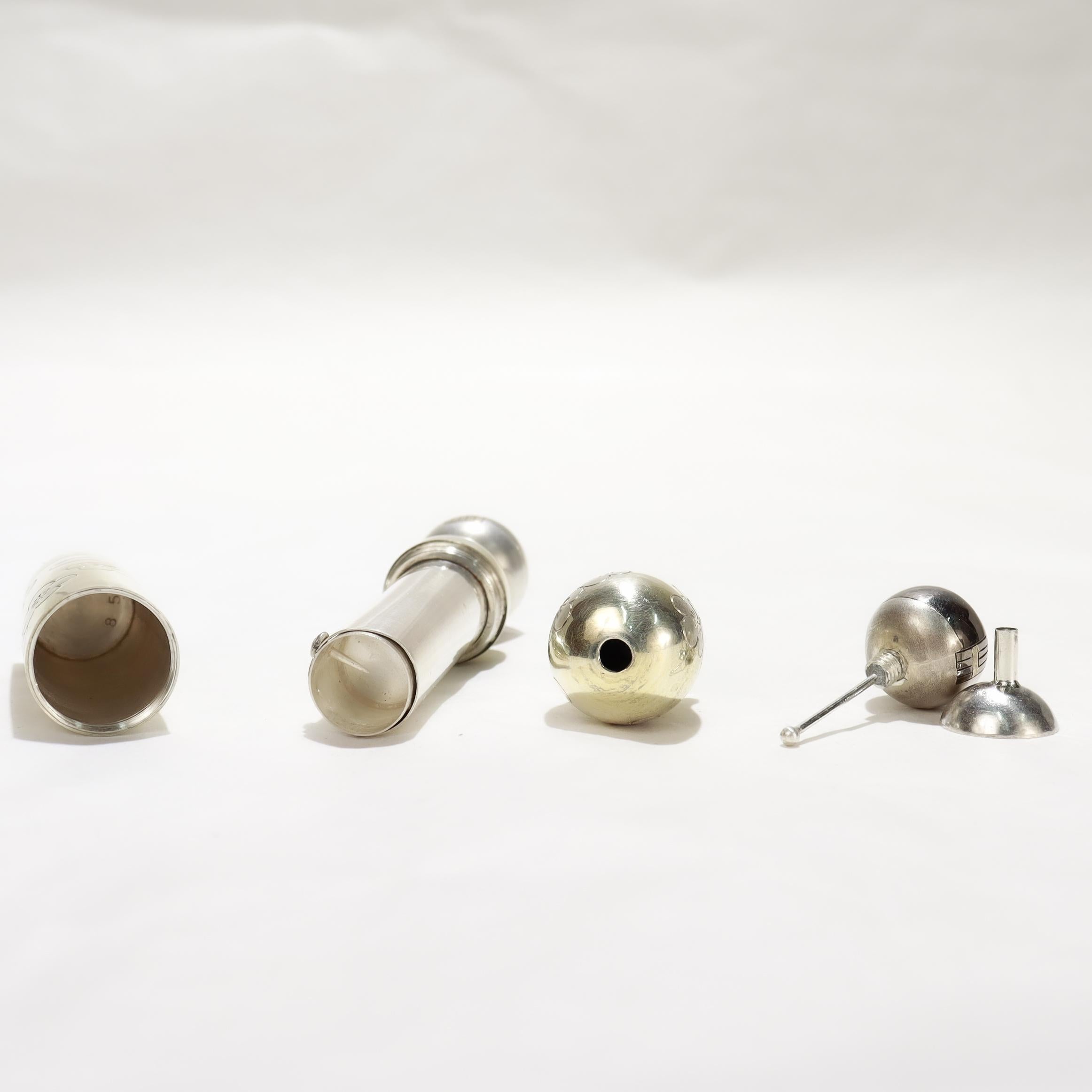 Set de porte-rouge à lèvres et de flacon de parfum japonais en argent 950 doré en vente 11