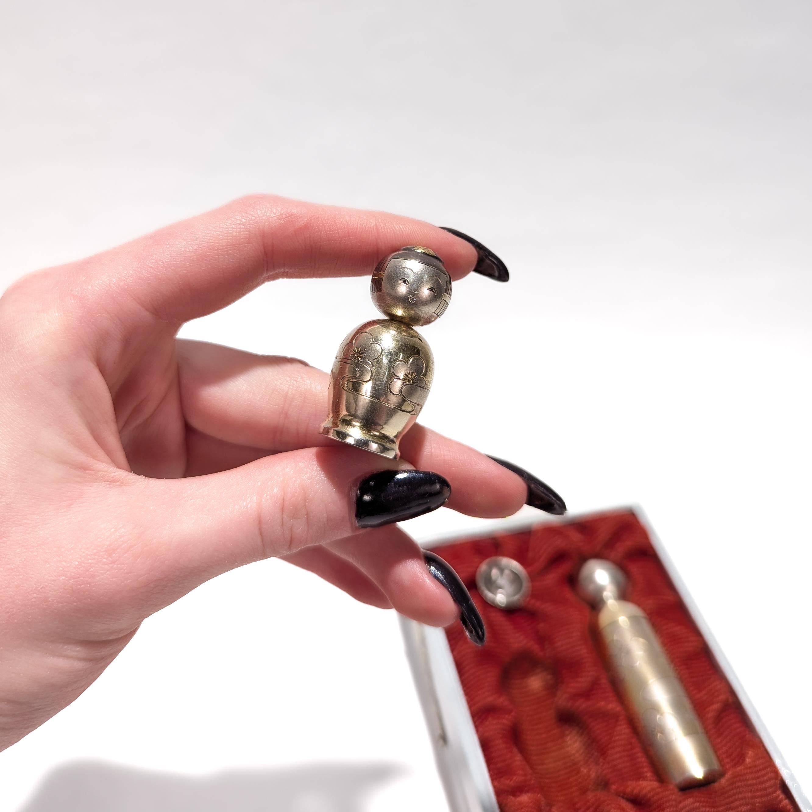 Set de porte-rouge à lèvres et de flacon de parfum japonais en argent 950 doré en vente 16