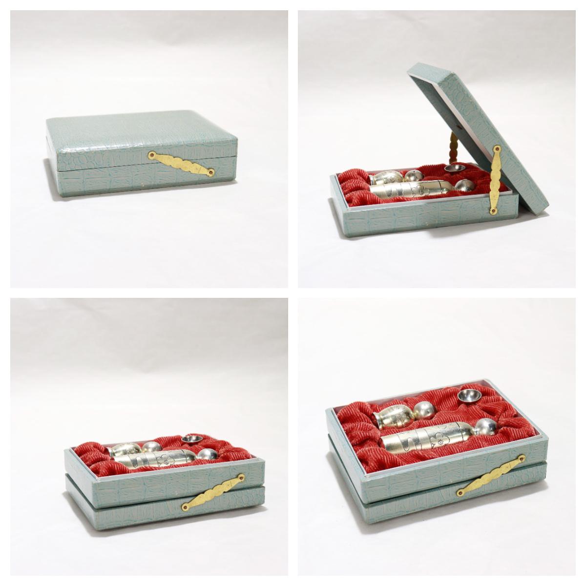 Set de porte-rouge à lèvres et de flacon de parfum japonais en argent 950 doré Bon état - En vente à Philadelphia, PA