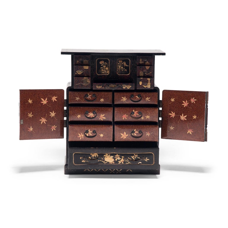 Japanese Gilt Black Lacquer Tea Chest, Late 19th Century For Sale at