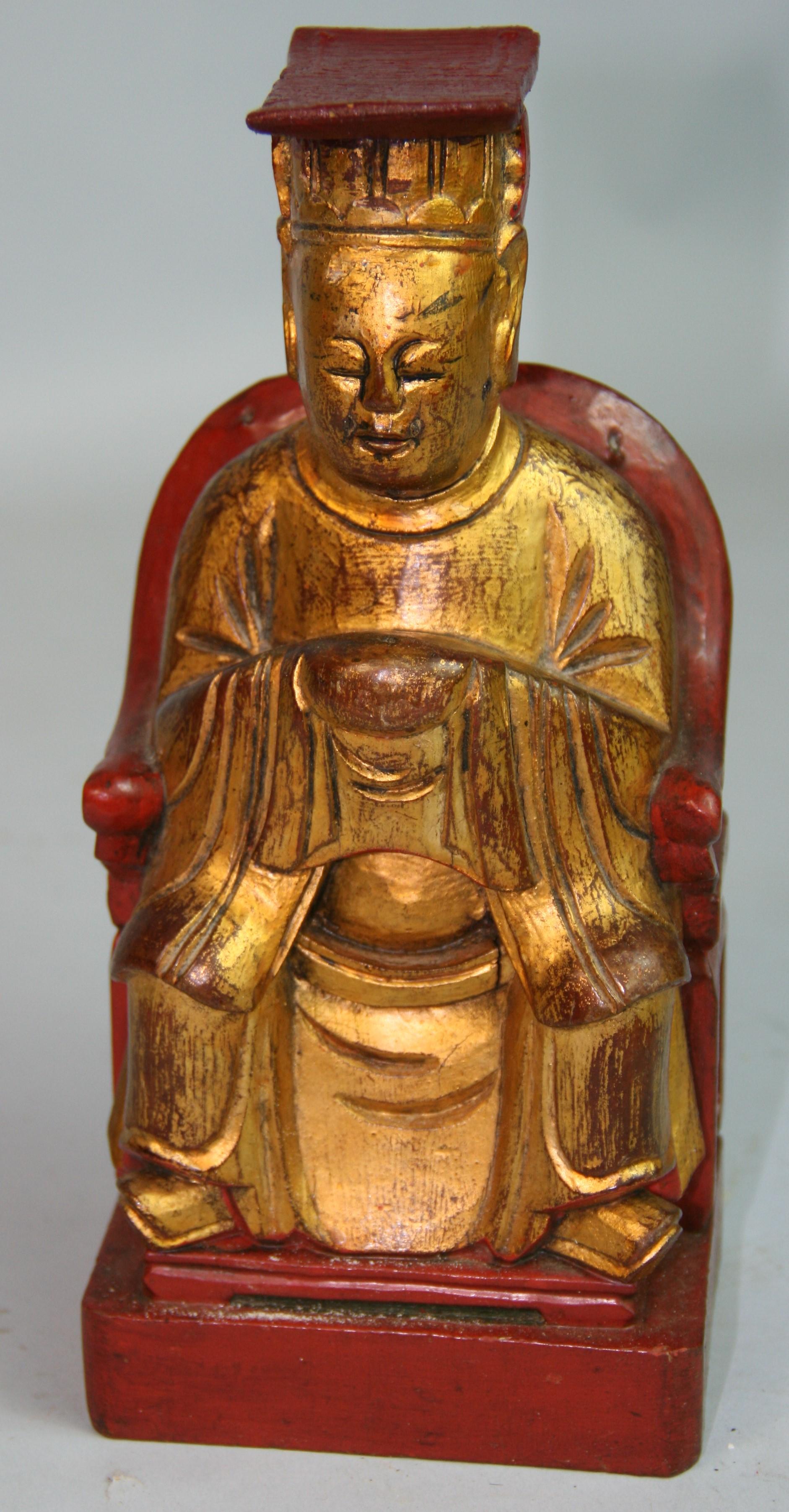 Japanese Gilt Carved Wood Seated Buddha In Good Condition For Sale In Douglas Manor, NY