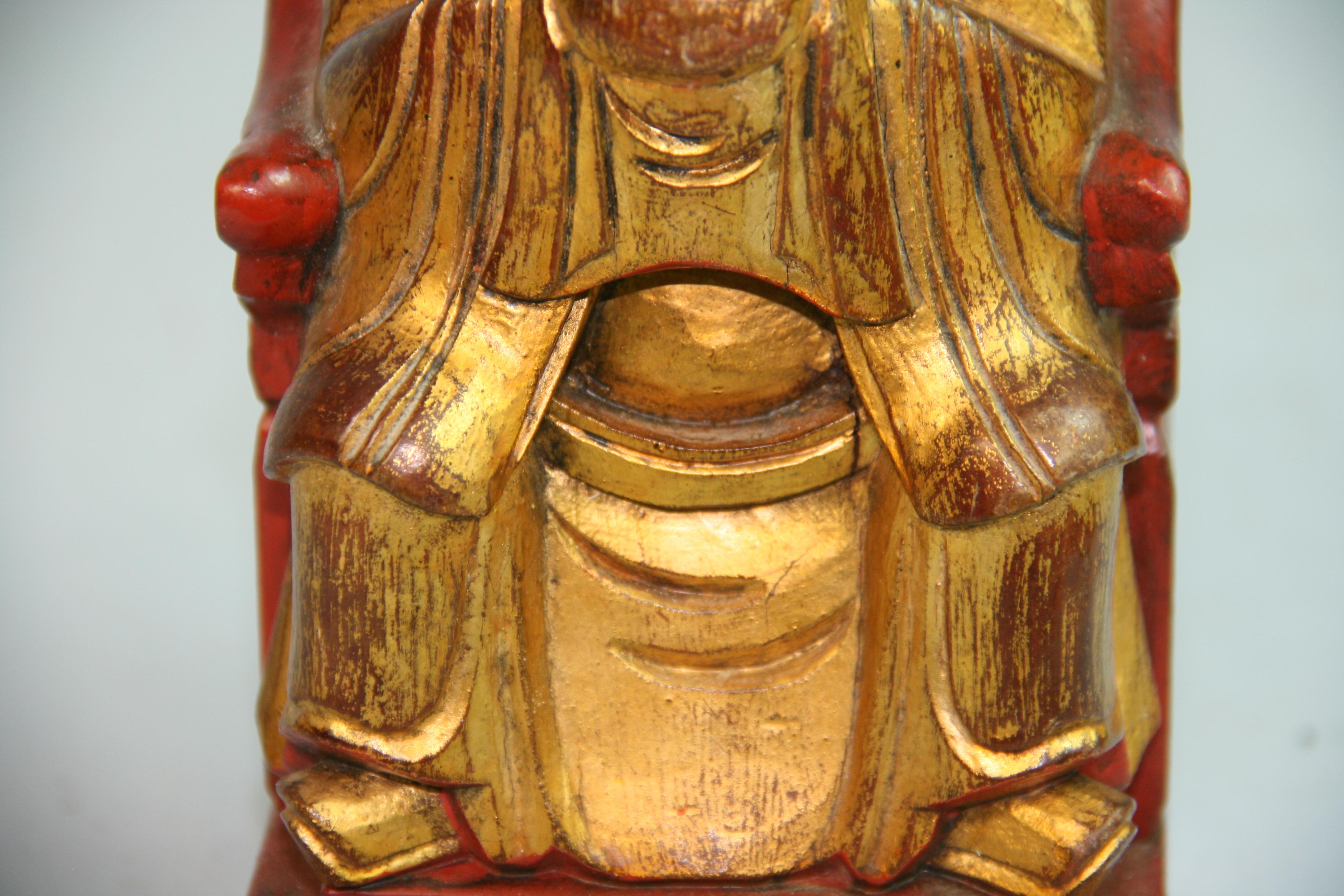 Japanese Gilt Carved Wood Seated Buddha For Sale 2
