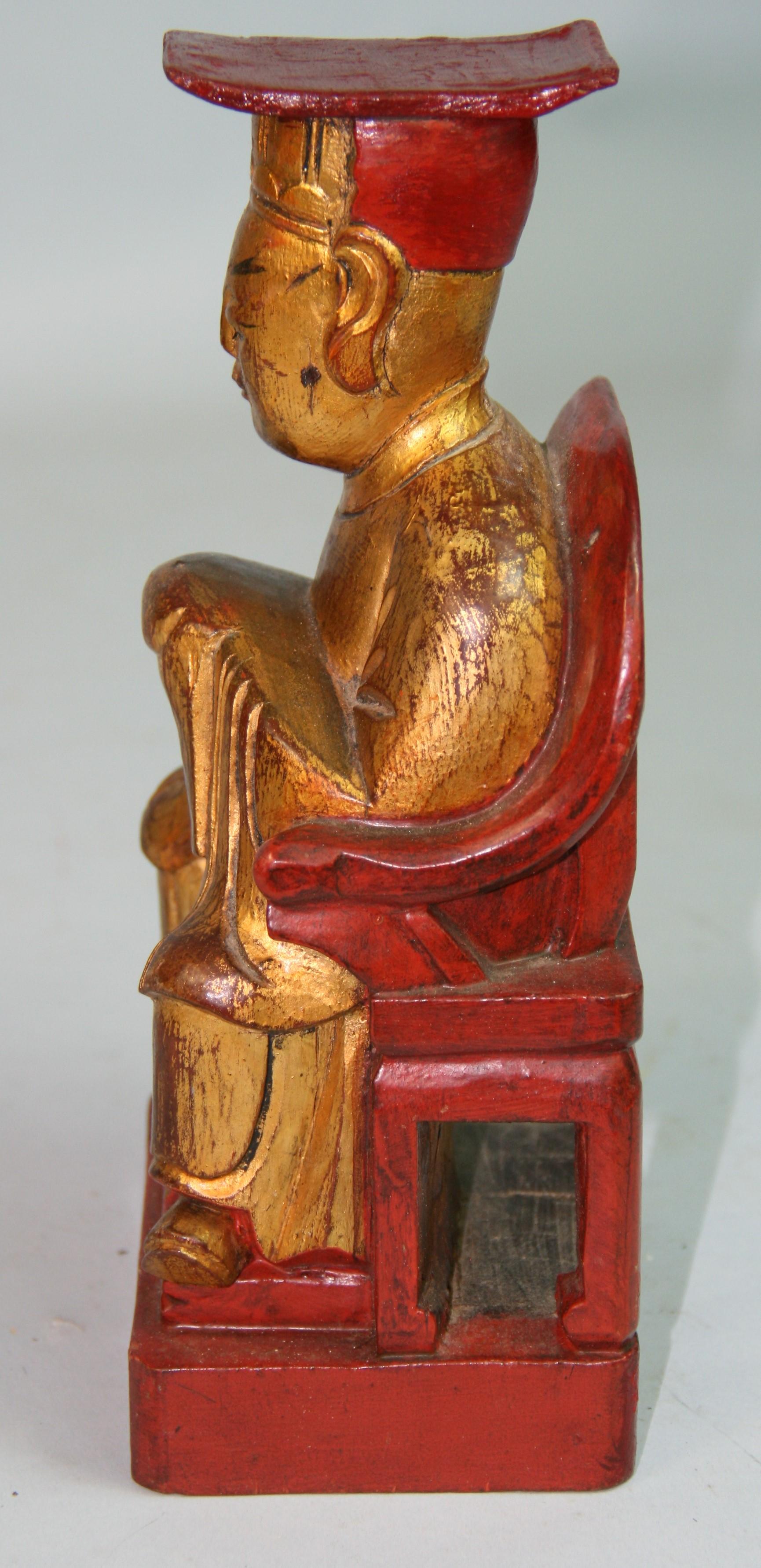Japanese Gilt Carved Wood Seated Buddha For Sale 3
