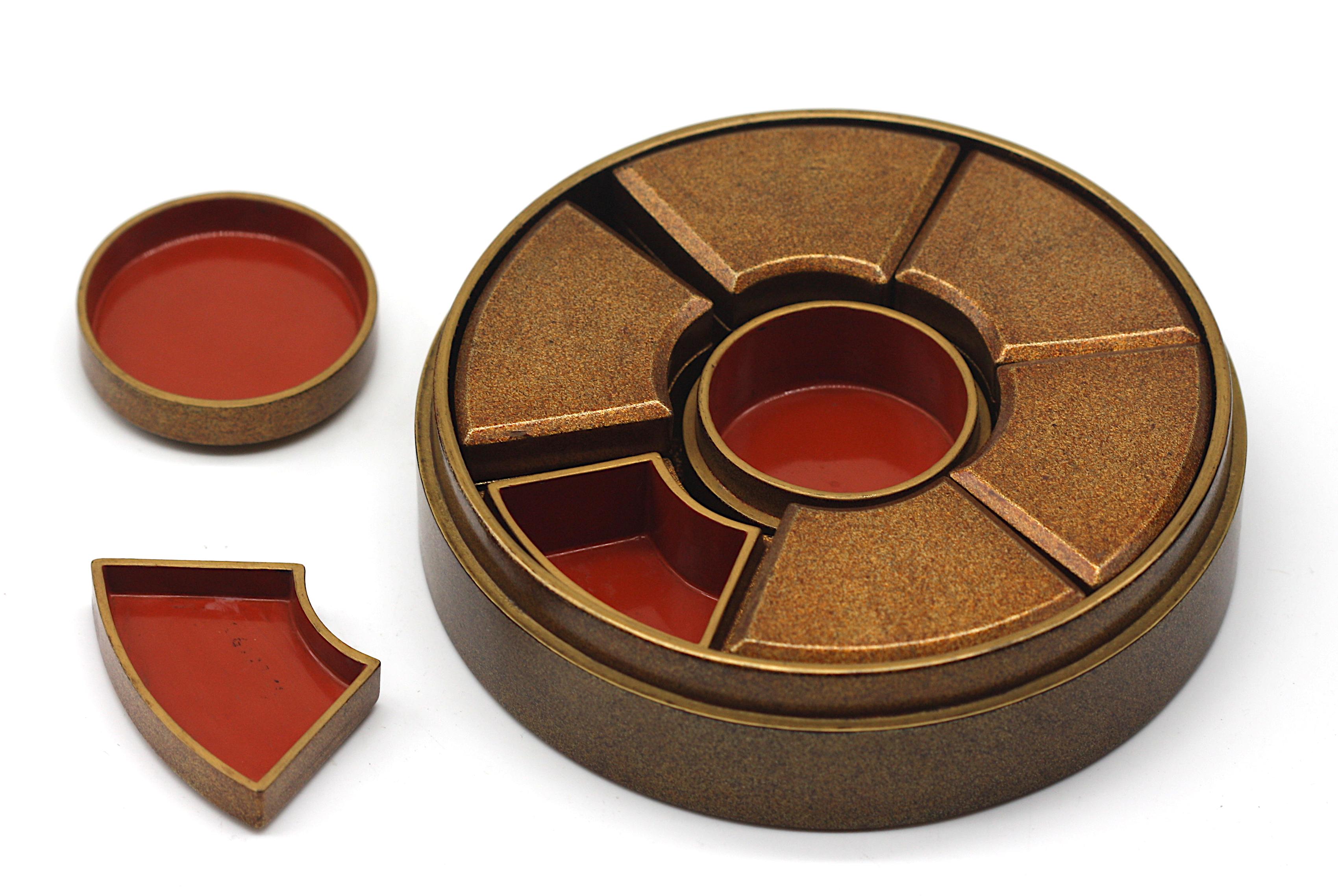 Japanese Gilt Lacquer Covered Sweet Meat Box In Good Condition For Sale In West Palm Beach, FL