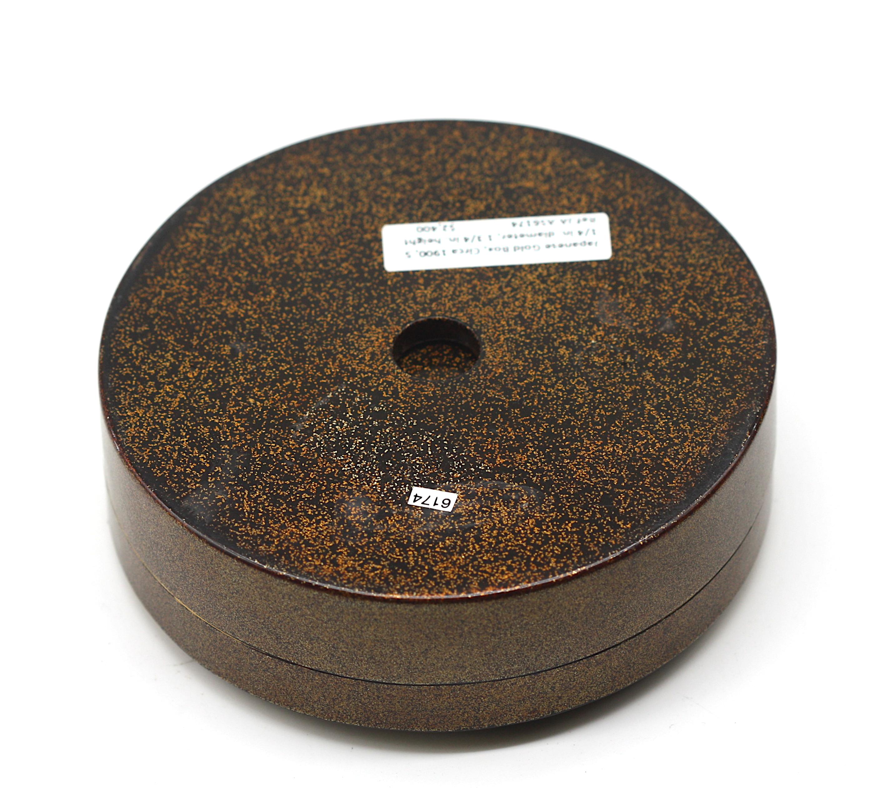 Japanese Gilt Lacquer Covered Sweet Meat Box For Sale 1