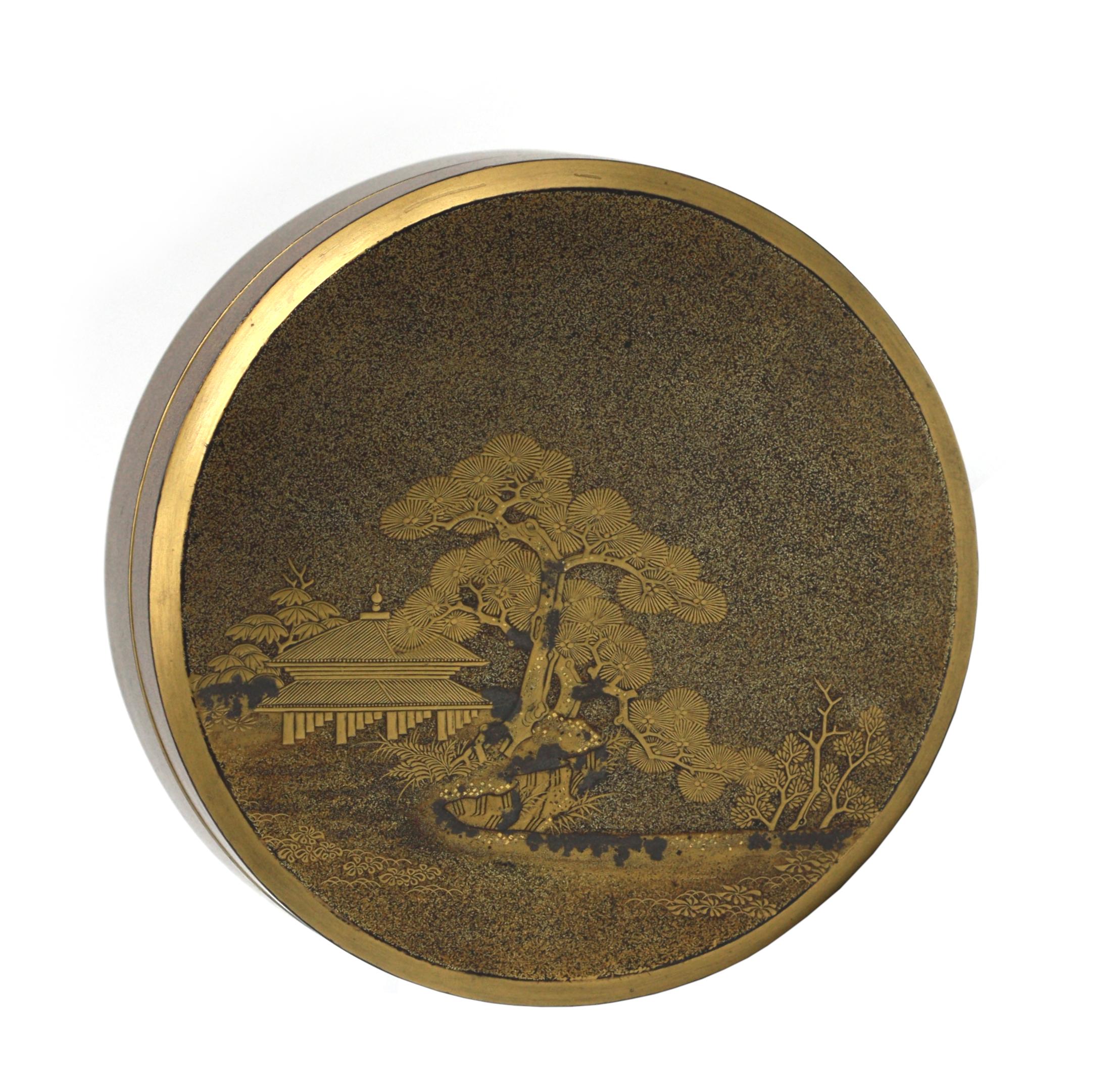Japanese Gilt Lacquer Covered Sweet Meat Box For Sale 2