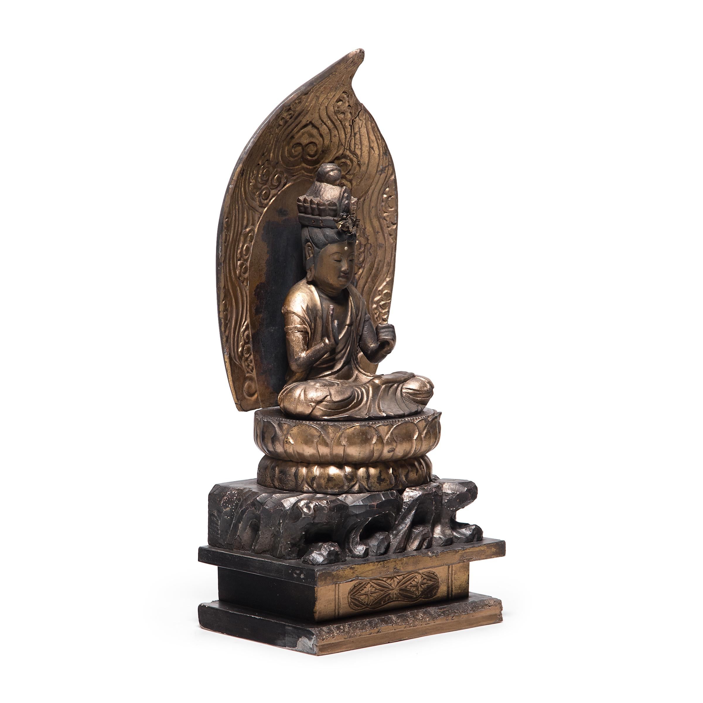 Hand-Carved Japanese Gilt Seated Kannon Figure, circa 1850 For Sale