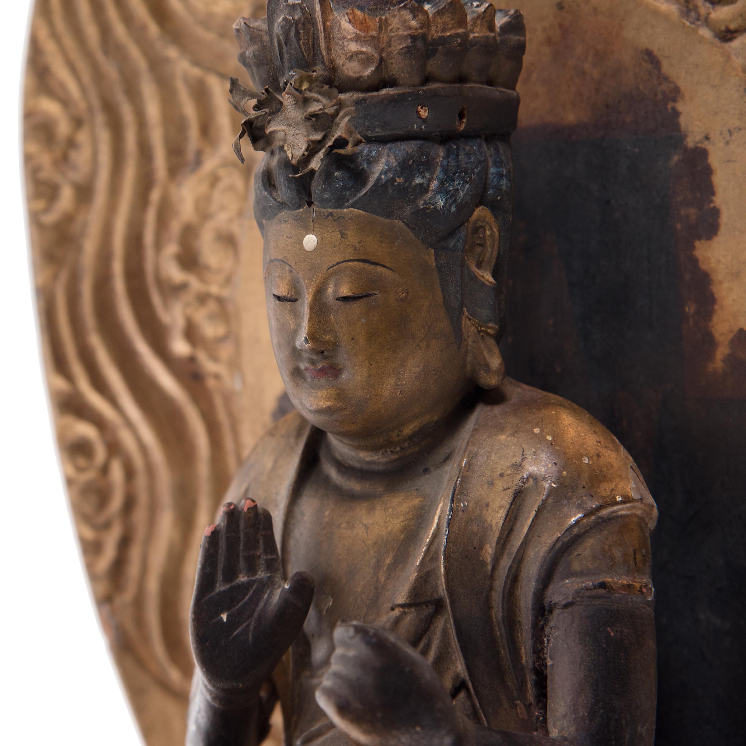 Japanische vergoldete sitzende japanische Kannonfigur, um 1850 (19. Jahrhundert) im Angebot