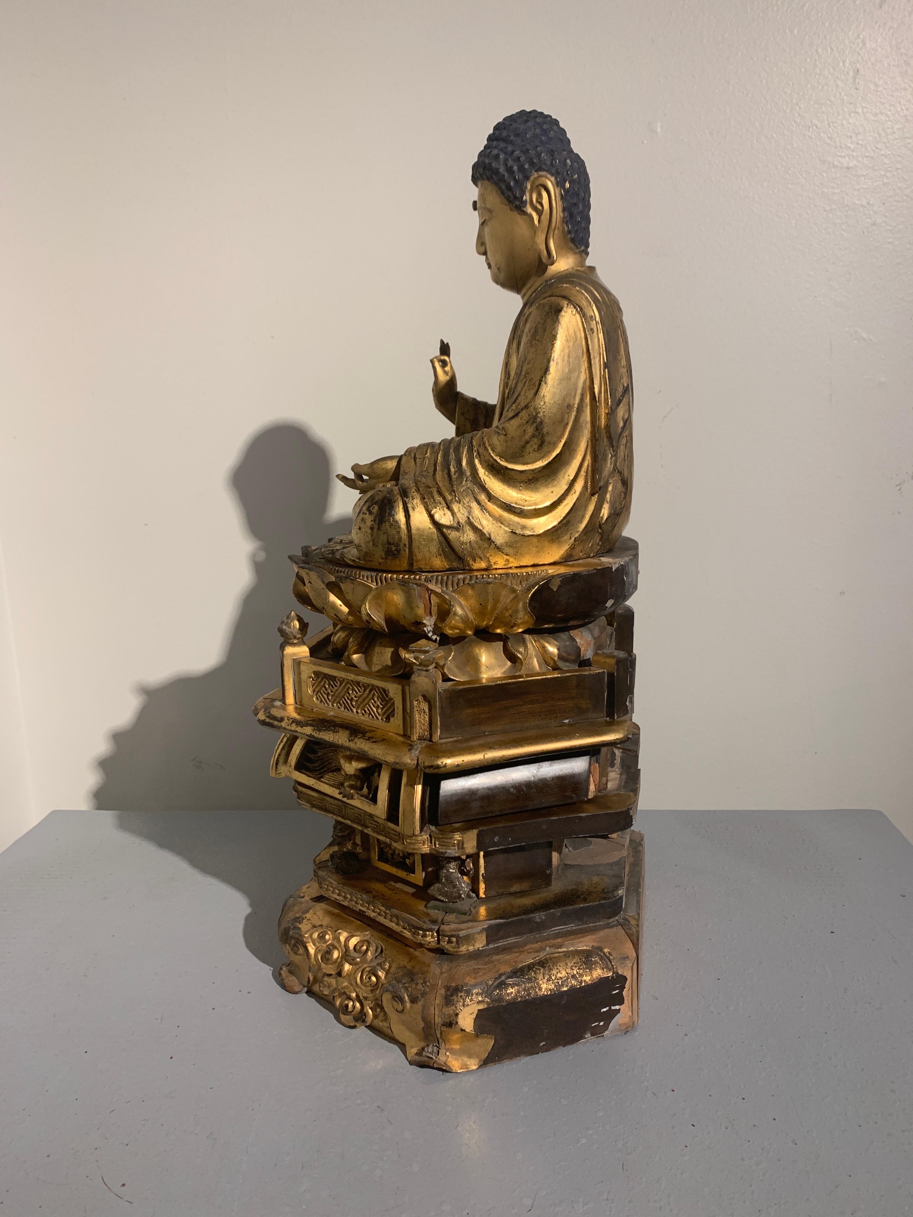 Japanese Giltwood Medicine Buddha, Yakushi Nyorai, Edo Period, Late 18th Century In Fair Condition In Austin, TX