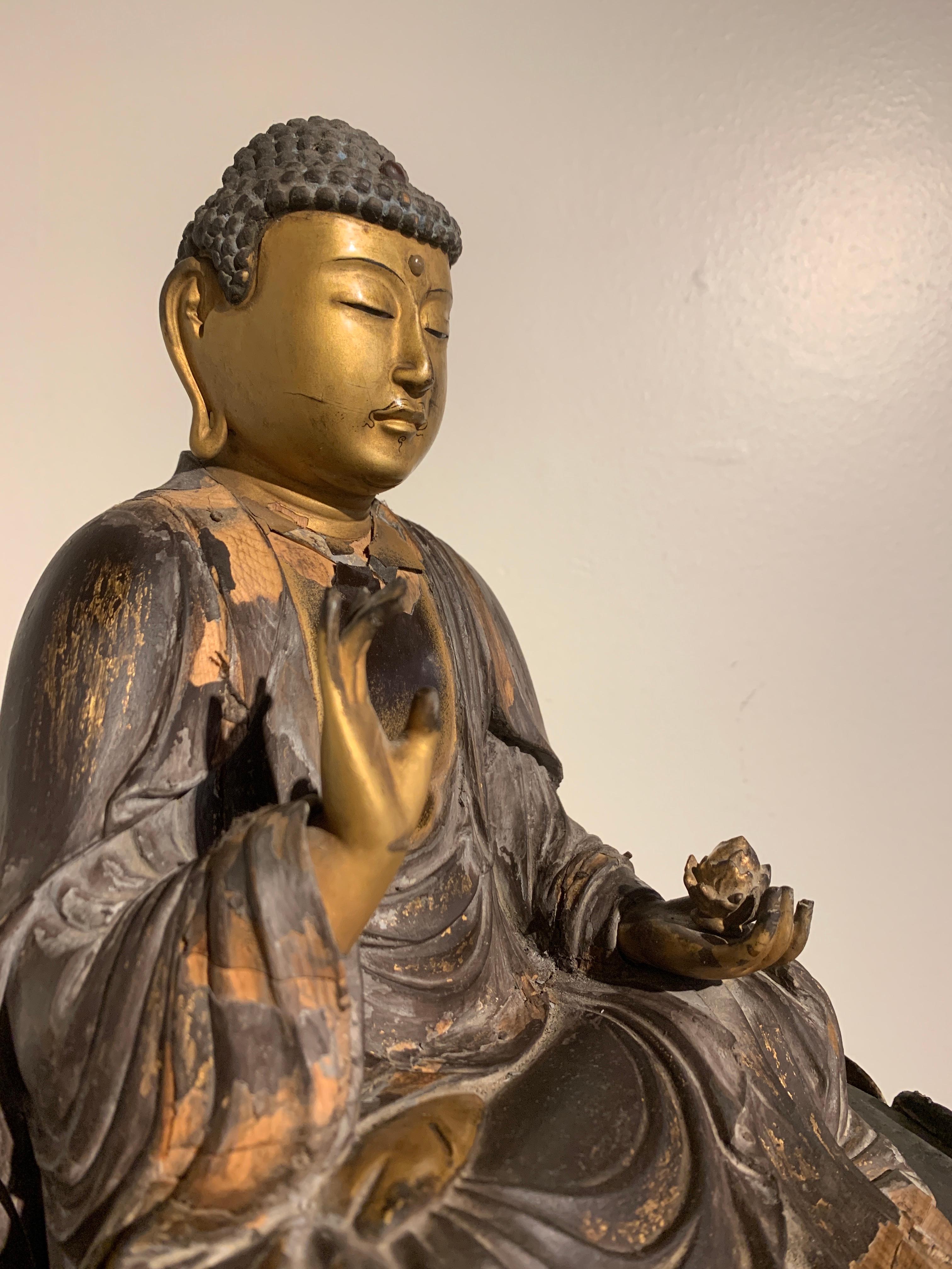 Japanese Giltwood Medicine Buddha, Yakushi Nyorai, Muromachi Period 16th Century In Fair Condition For Sale In Austin, TX
