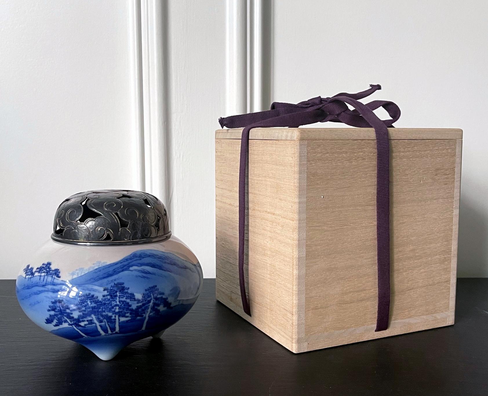 Japanese Glazed Ceramic and Silver Koro Incense Burner Makuzu Kozan  For Sale 6