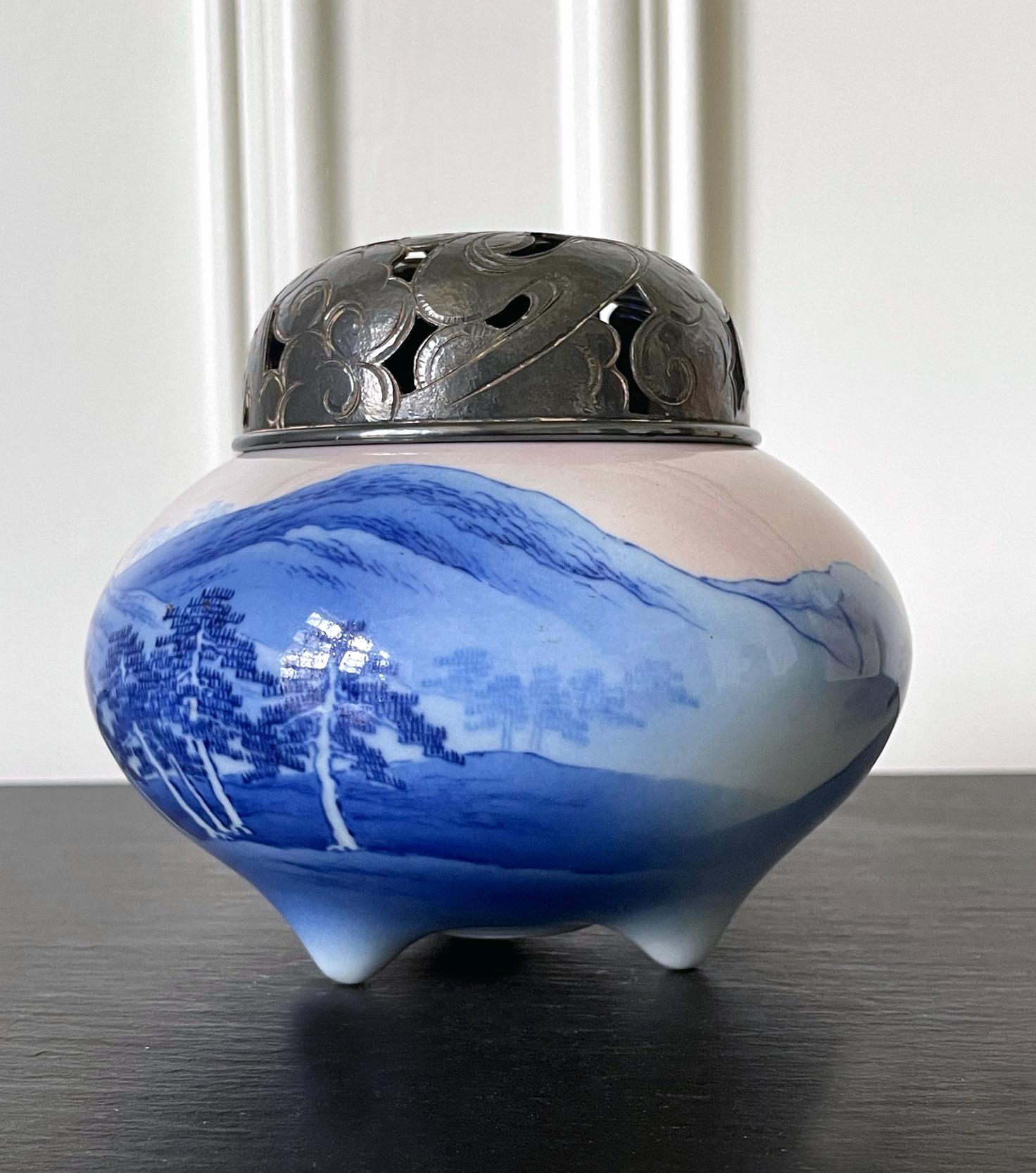 Japanese Glazed Ceramic and Silver Koro Incense Burner Makuzu Kozan  For Sale 10