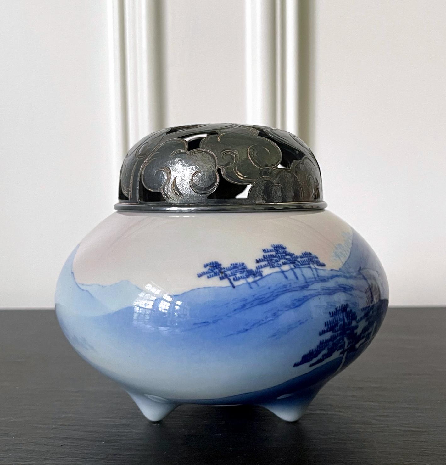 Japanese Glazed Ceramic and Silver Koro Incense Burner Makuzu Kozan For Sale 2