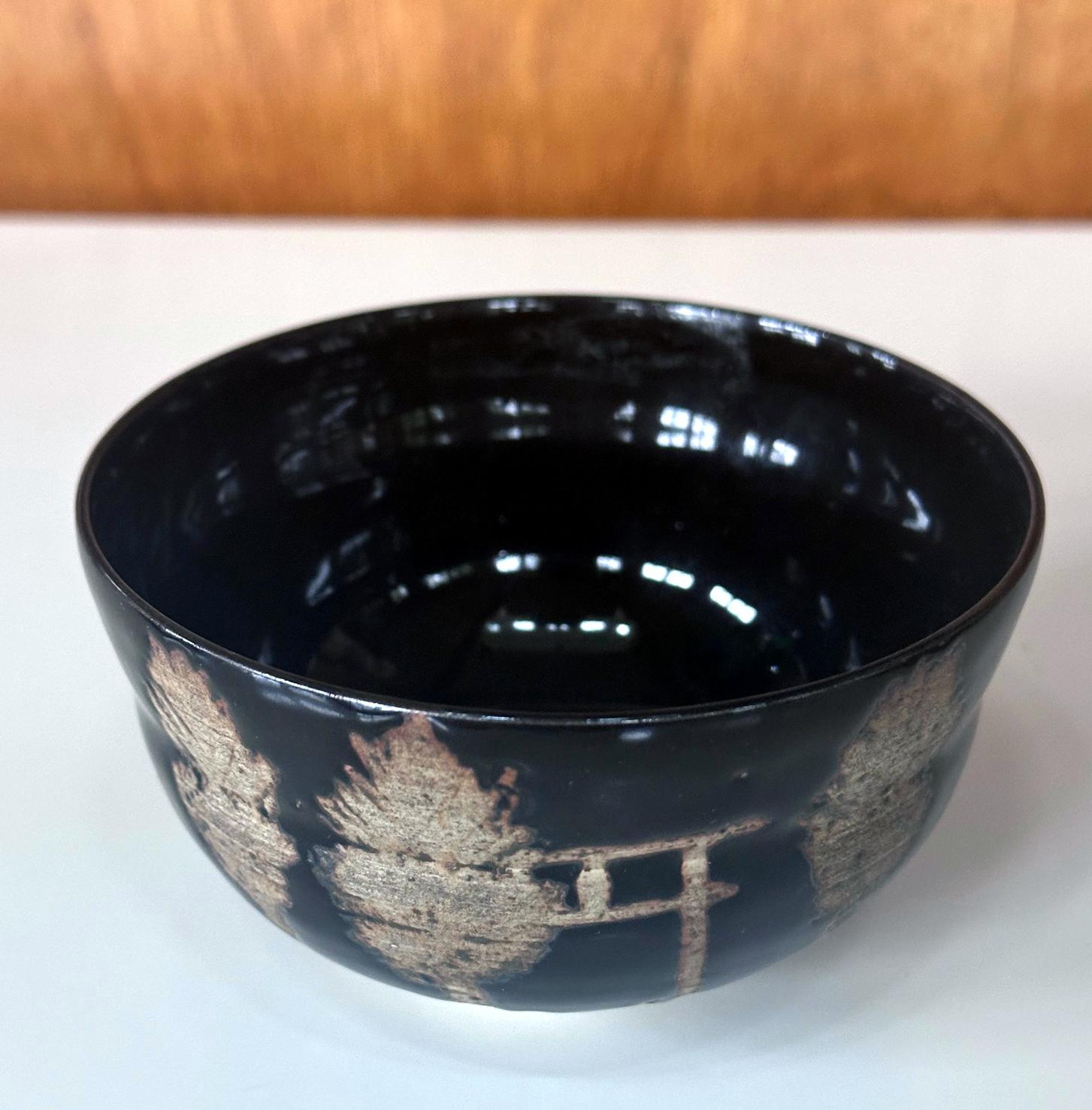 Tazón de té japonés esmaltado Kyo-yaki Período Edo Nin'ami Dohachi en Bueno estado para la venta en Atlanta, GA