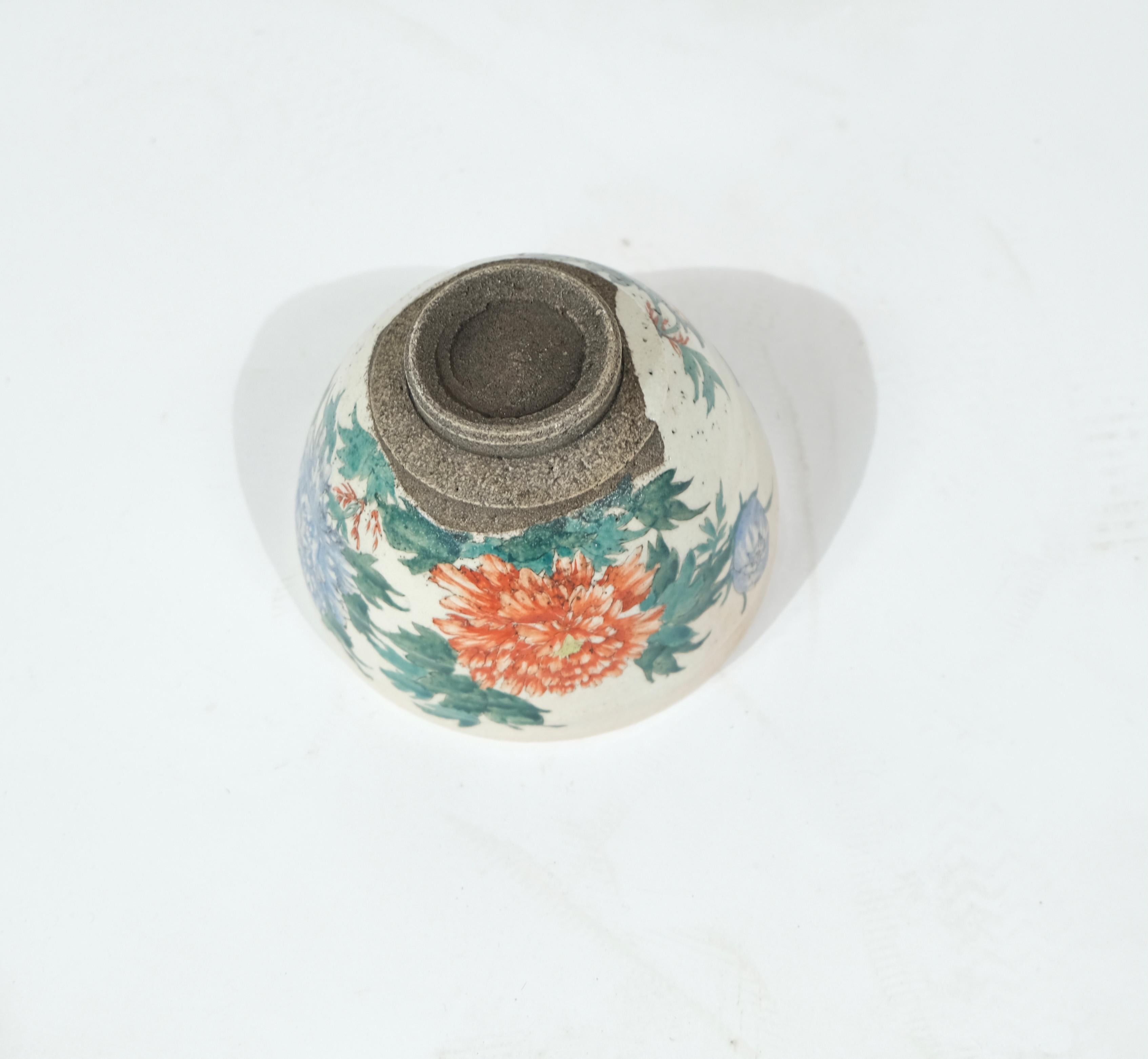 Japanese Glazed Tea Bowl with Floral Decoration. A so called Chawan. For Sale 2
