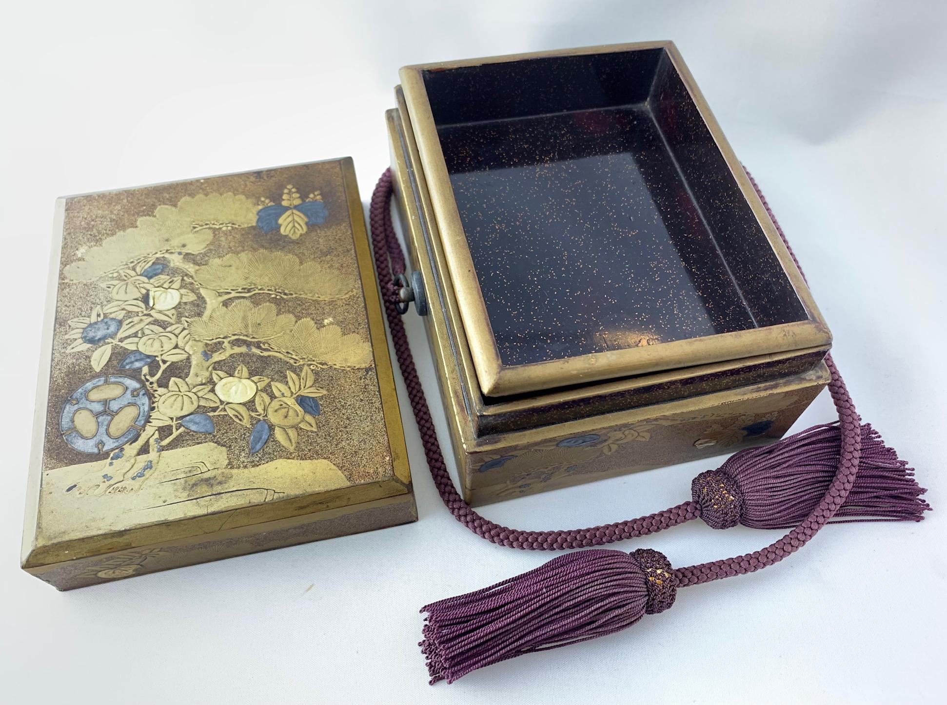Japanischer Goldlack-Inro mit Hirschbild mit Hirschmotiv, Ojime, Holz Frosch Netsuke, Makie Box im Angebot 2