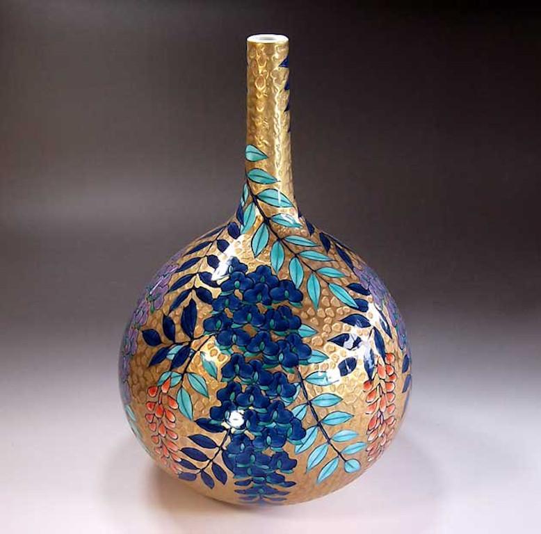 Japanische zeitgenössische japanische Porzellanvase in Gold, Rot, Lila und Blau von Meisterkünstler (Vergoldet) im Angebot