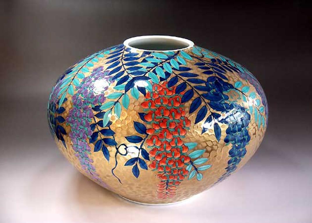 Japanische zeitgenössische japanische Porzellanvase in Gold, Rot, Lila und Blau von Meisterkünstler im Zustand „Neu“ im Angebot in Takarazuka, JP