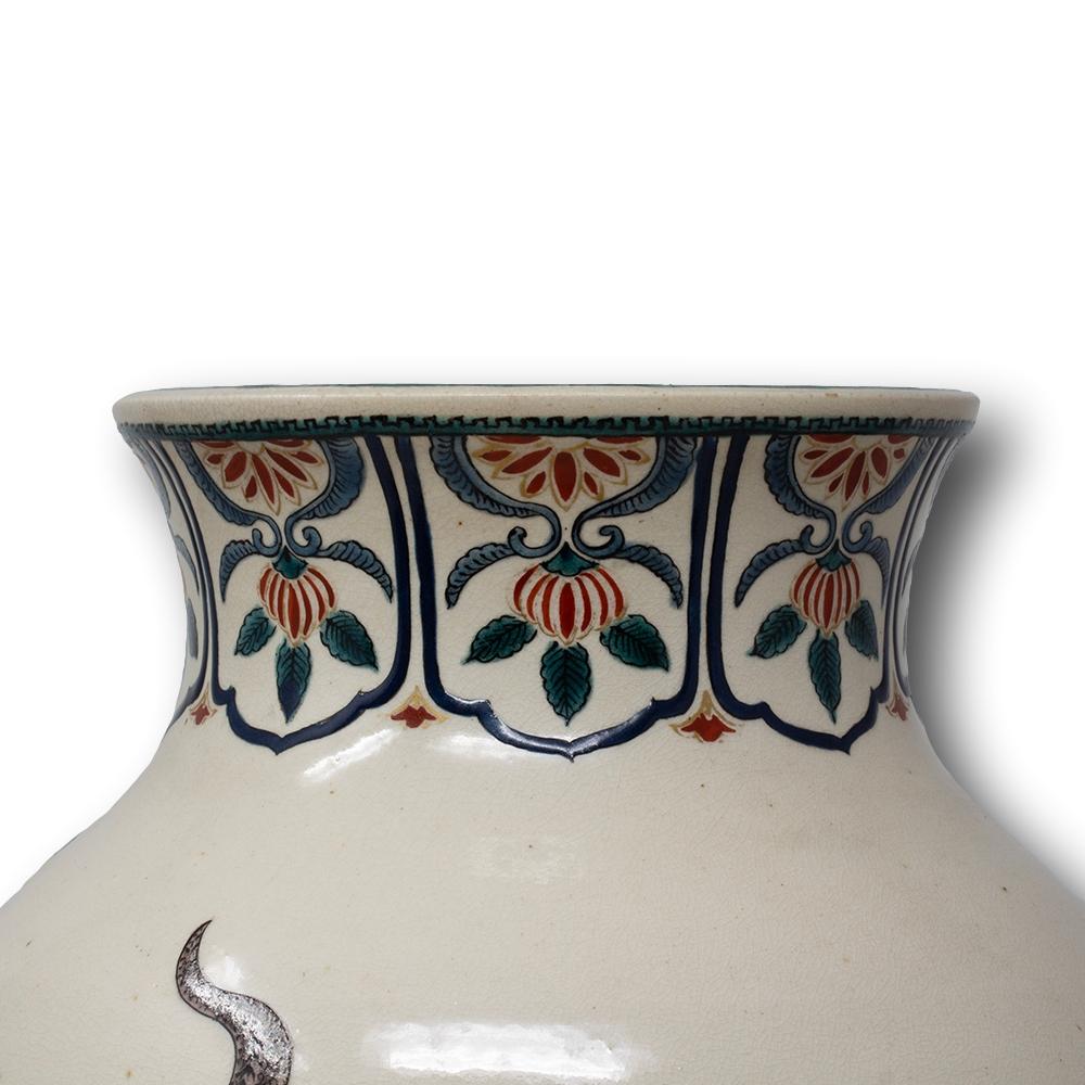 Vaso giapponese in Satsuma blu Gosu con figure Rakan, periodo Meiji in vendita 11