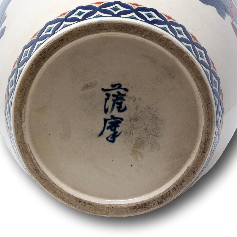 Vaso giapponese in Satsuma blu Gosu con figure Rakan, periodo Meiji in vendita 13