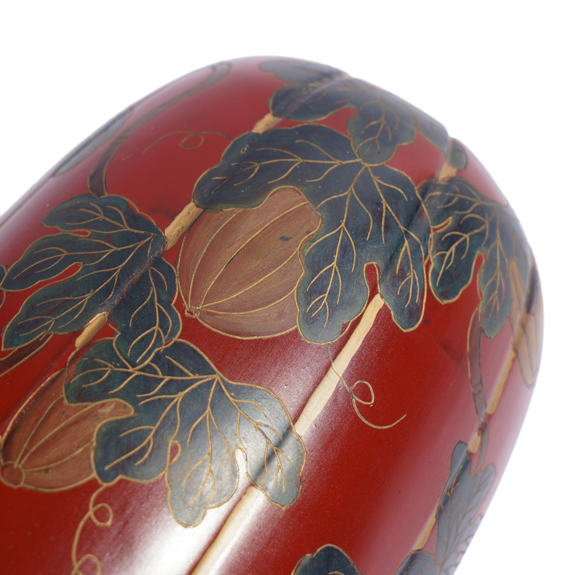 20th Century Japanese gourd form Maki-e red lacquered box For Sale