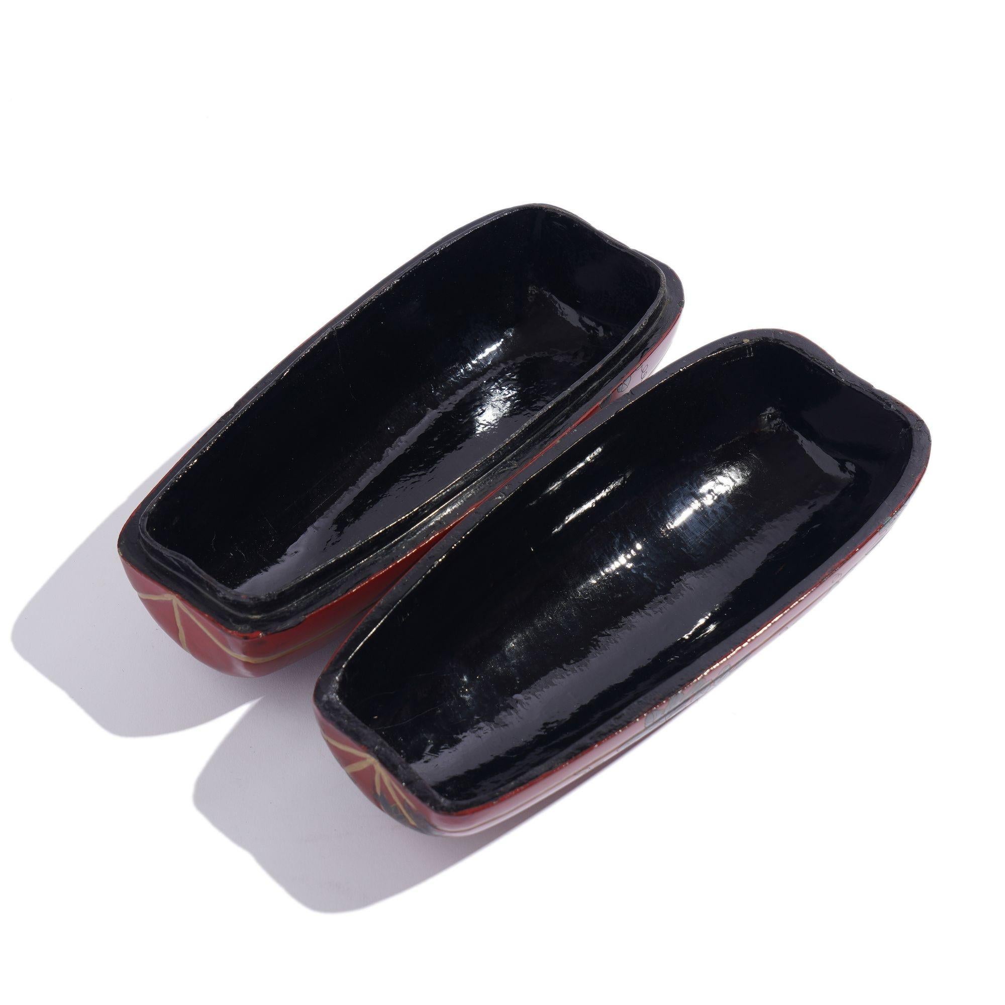 Japanese gourd form Maki-e red lacquered box For Sale 1