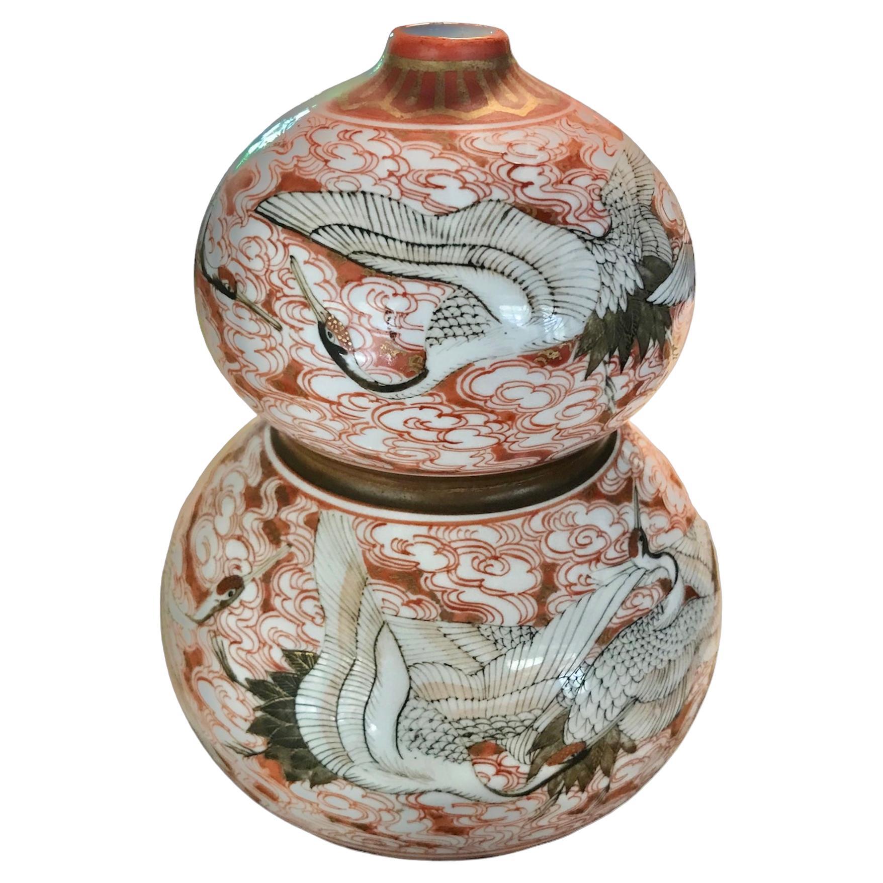 Japanese Gourd Shape Kutani Ceramic Vase with Cranes Decoration 1940s  For Sale
