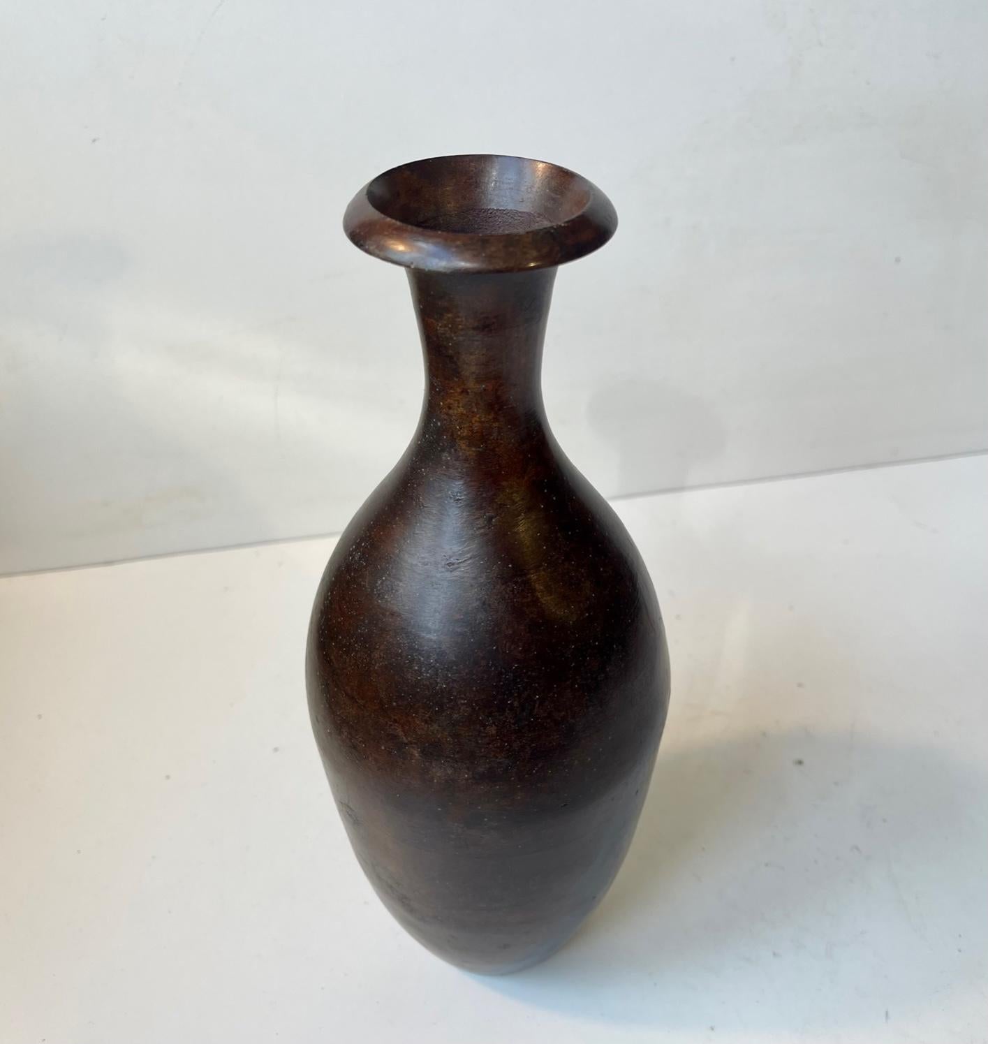Japanese Gourd Vase in Patinated Bronze In Good Condition For Sale In Esbjerg, DK
