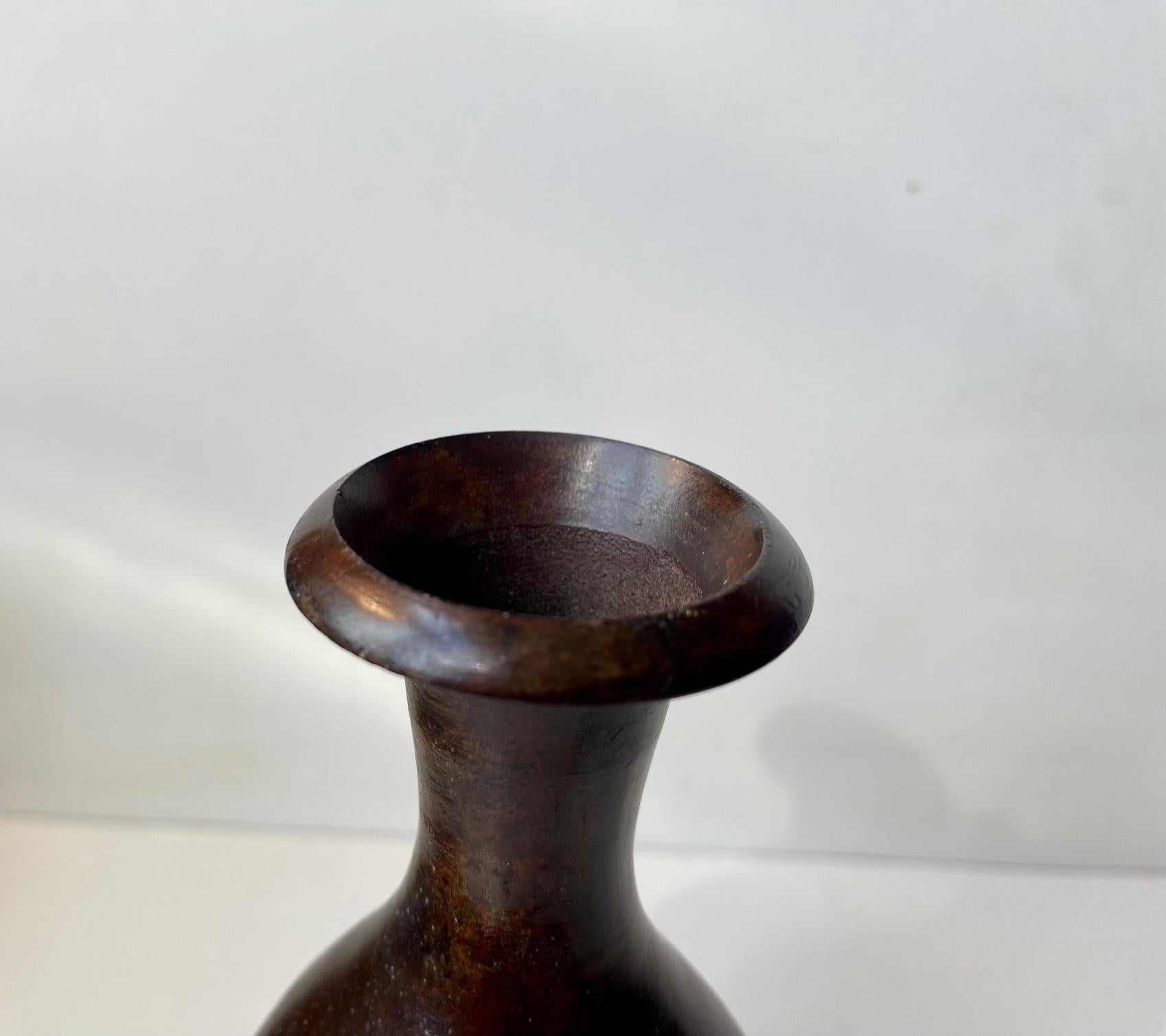 Japanese Gourd Vase in Patinated Bronze For Sale 1