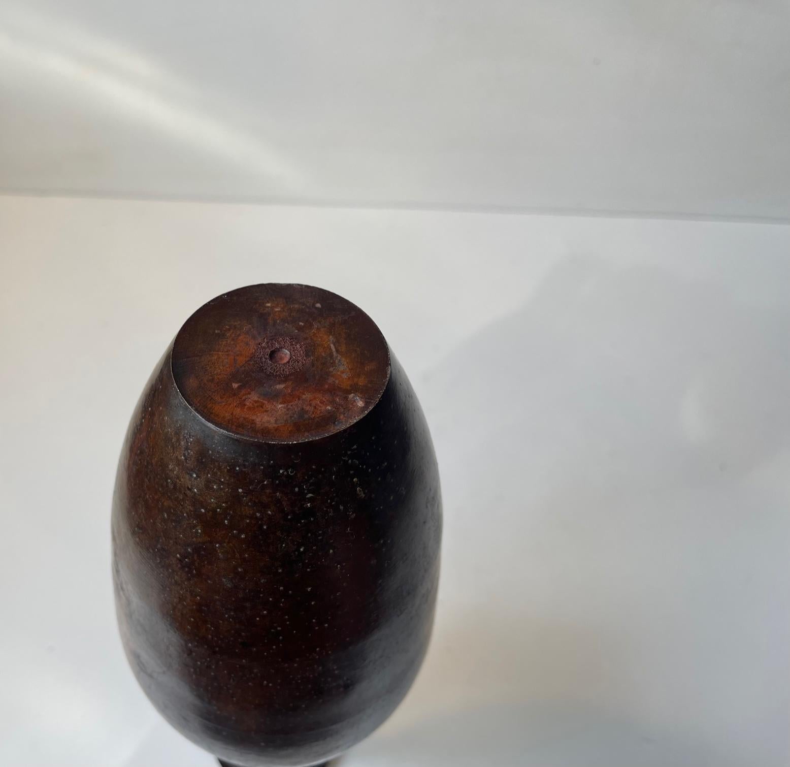 Japanese Gourd Vase in Patinated Bronze For Sale 2