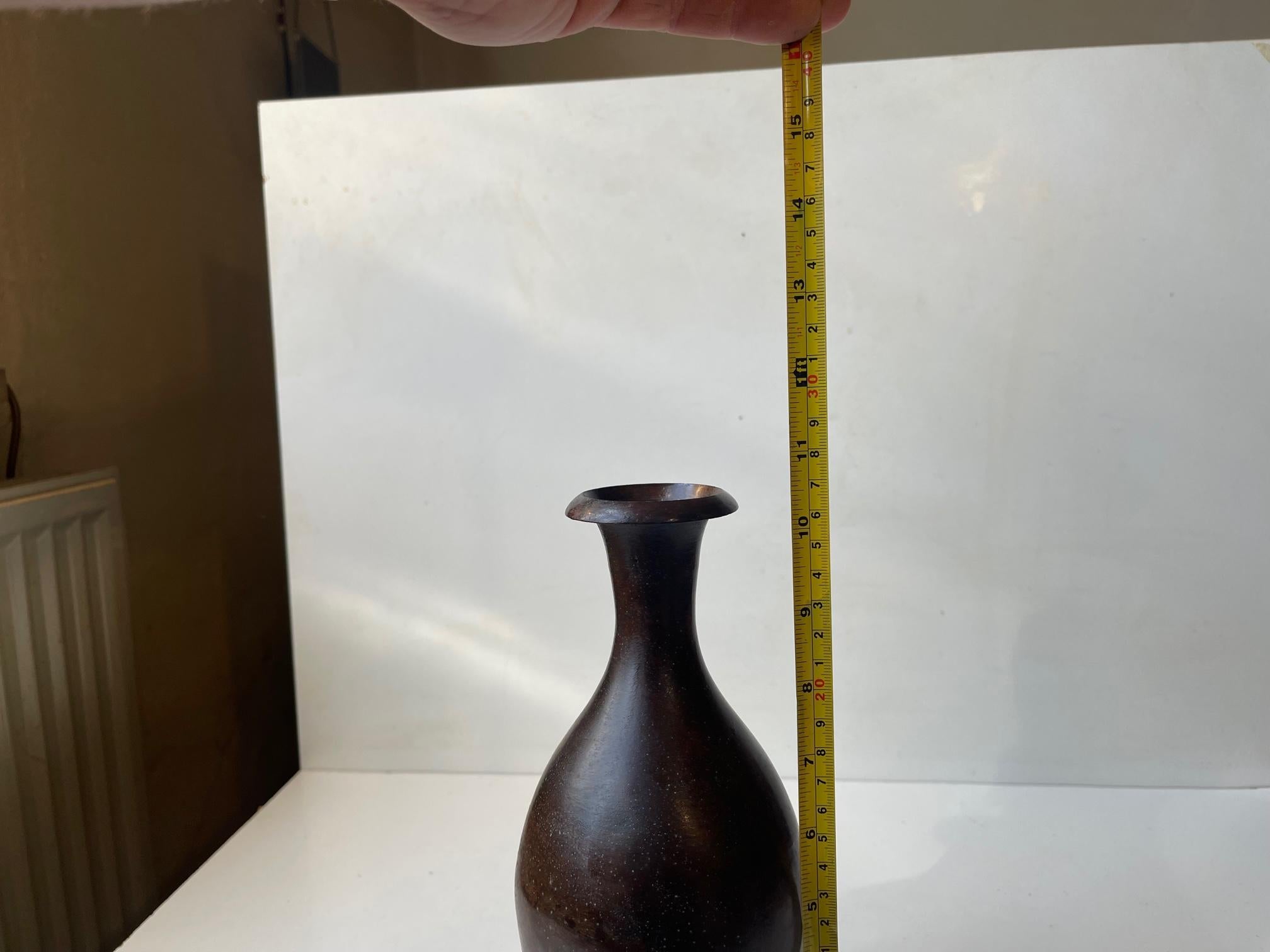 Japanese Gourd Vase in Patinated Bronze For Sale 3