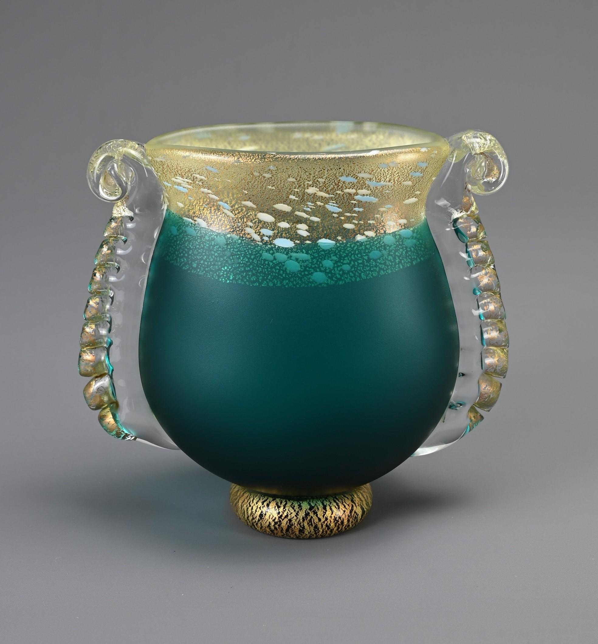 Japanische Vase aus grünem Kunstglas von Kuniaki Kuroki Heisei aus der Zeit von Kuniaki im Angebot 1