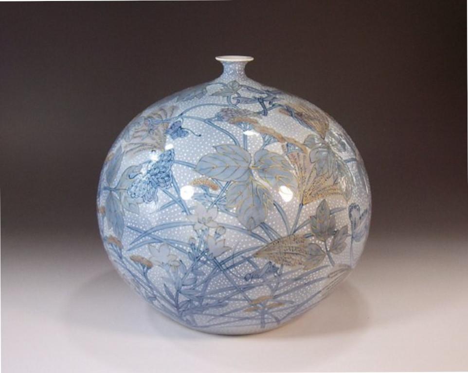 Elegant Japanese decorative porcelain vase, intricately hand painted on an ovoid body in blue underglaze, a signed work by highly acclaimed master porcelain artist and the recipient of numerous prestigious awards for his extraordinary porcelain work