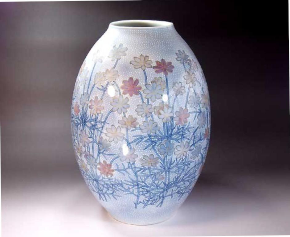 Japanische Vase aus grünem, blau-weißem Porzellan des zeitgenössischen Künstlers, 2 (Meiji-Periode) im Angebot