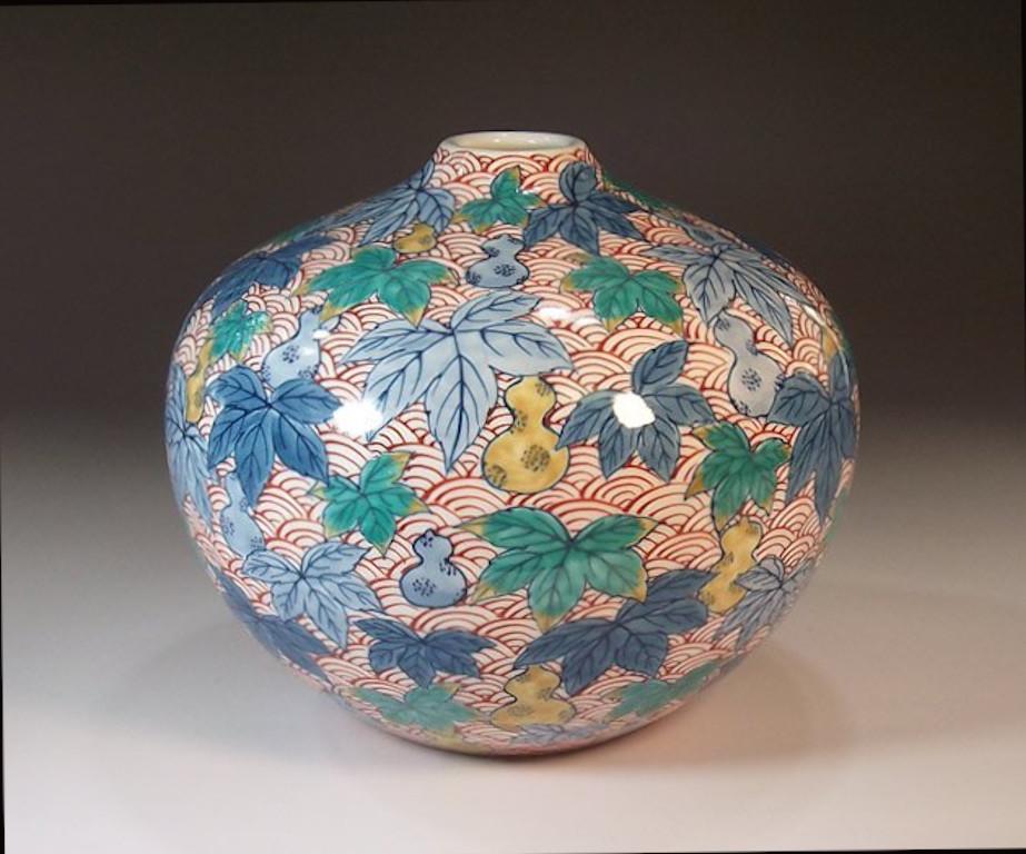 Japanese Green Blue White Porcelain Vase by Contemporary Master Artist In New Condition For Sale In Takarazuka, JP