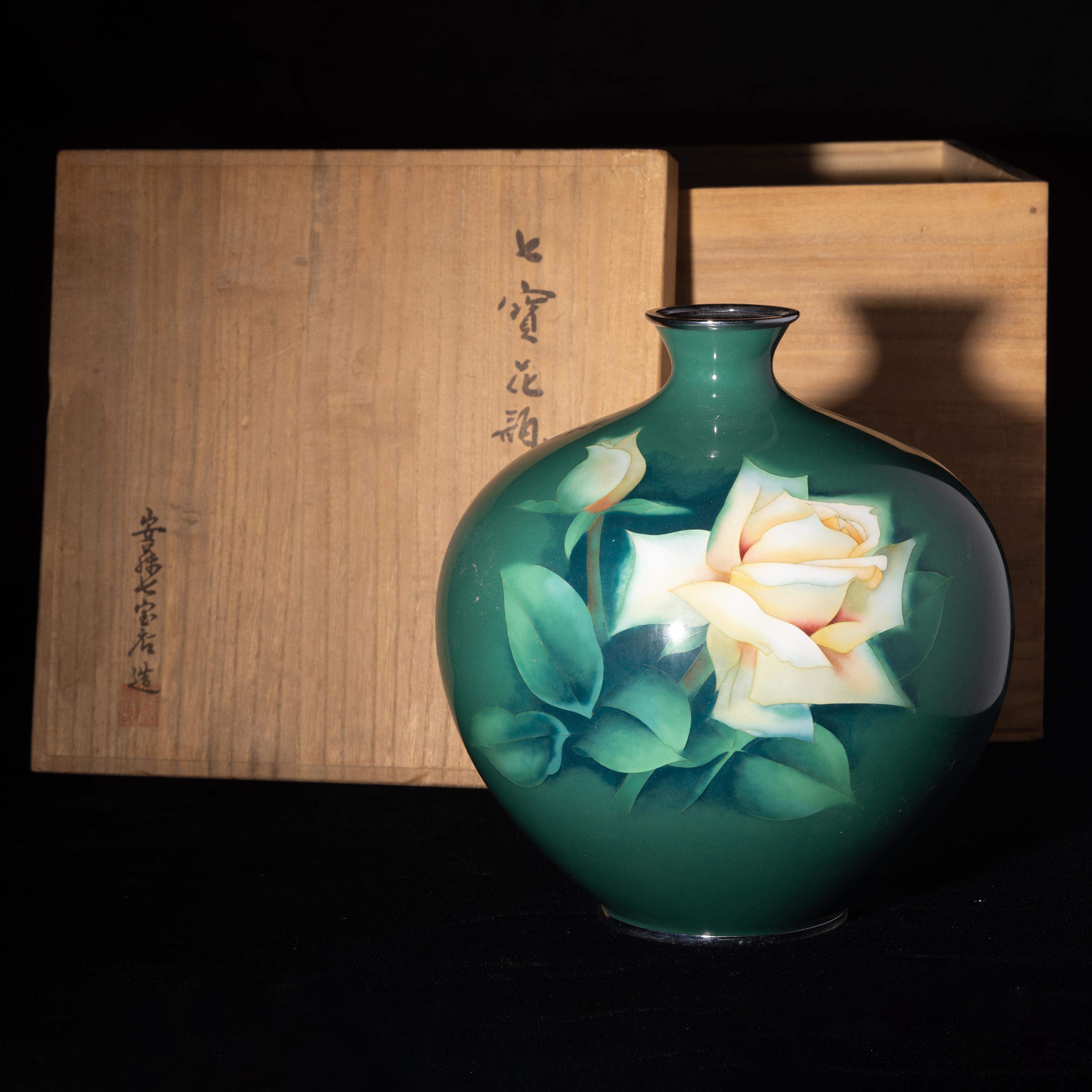 Art Déco Vaso di rose giapponesi in cloisonné verde di Ando Cloisonné in vendita