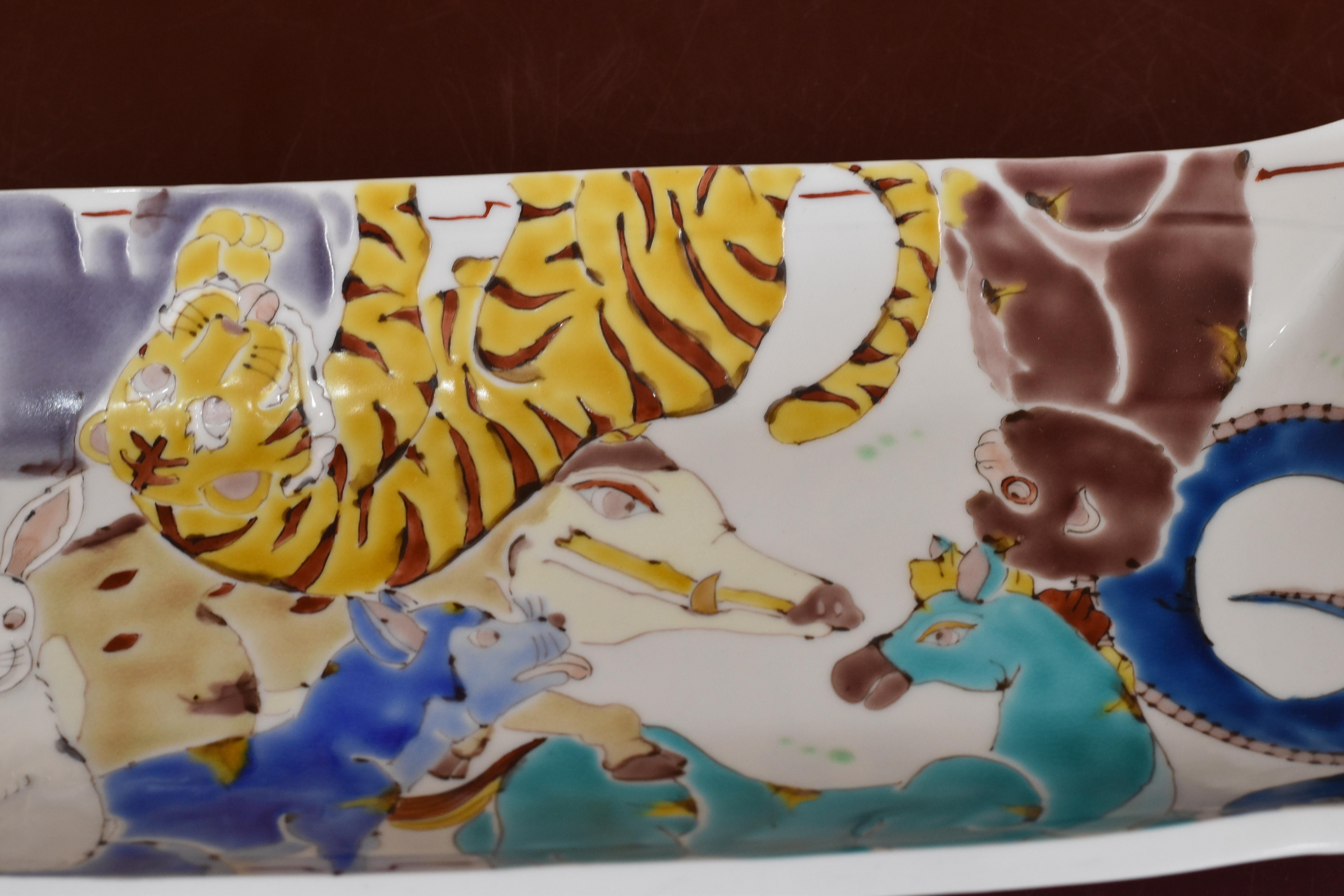 Japanische Grün-Gelb-Lila-Porzellan-Wandhalter von Masterly Artist, 2 (21. Jahrhundert und zeitgenössisch) im Angebot