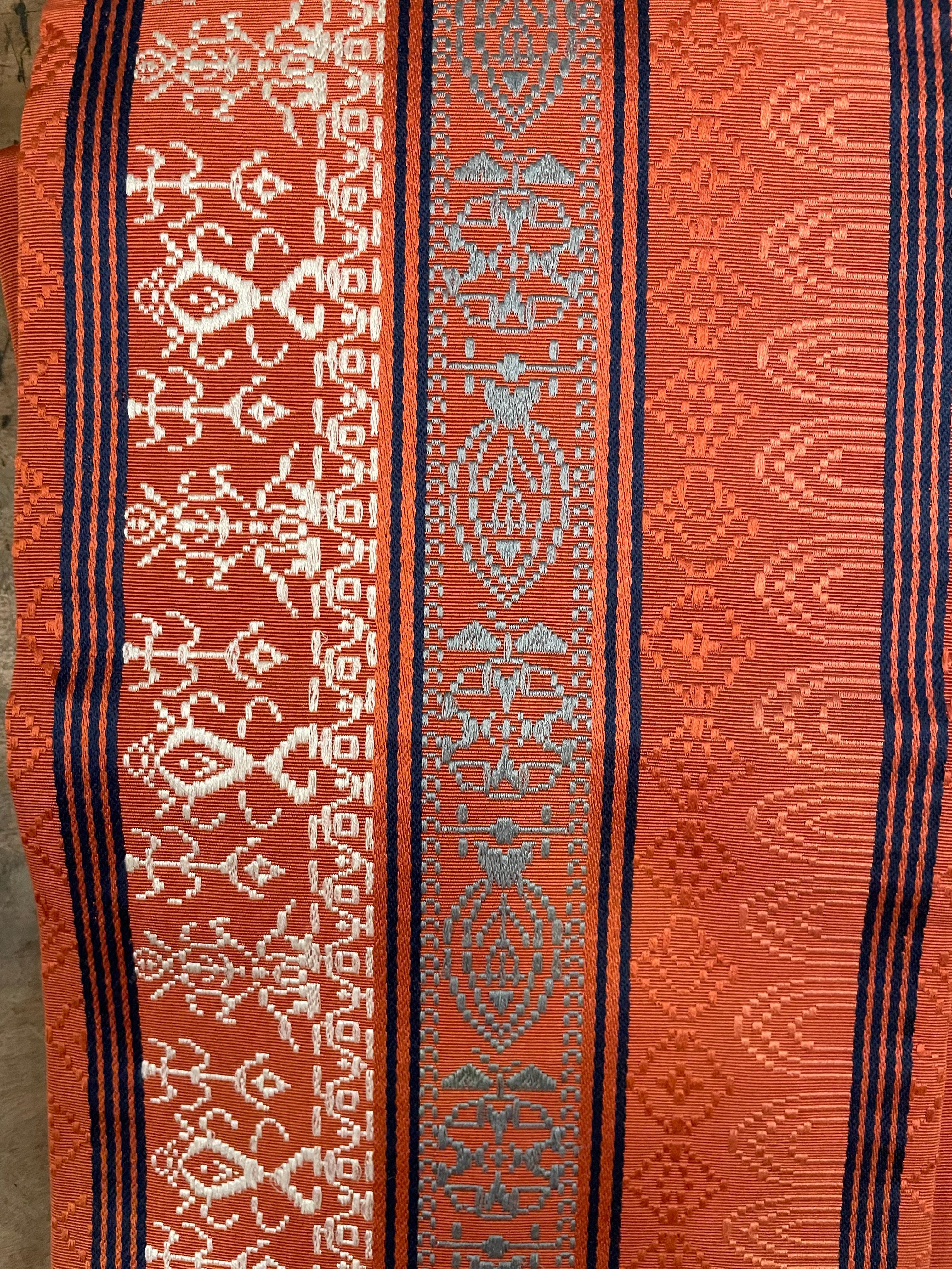 Il s'agit d'une magnifique ceinture de kimono japonaise appelée 