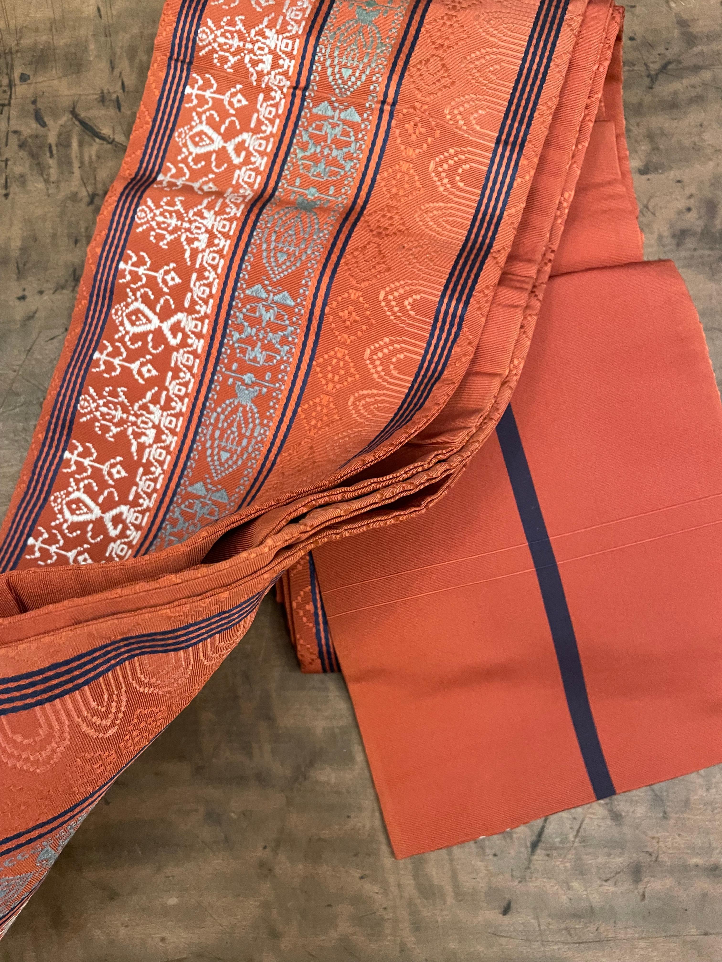 Ceinture de kimono japonaise Hanhaba Obi orange avec broderie des années 1980 Bon état - En vente à Paris, FR