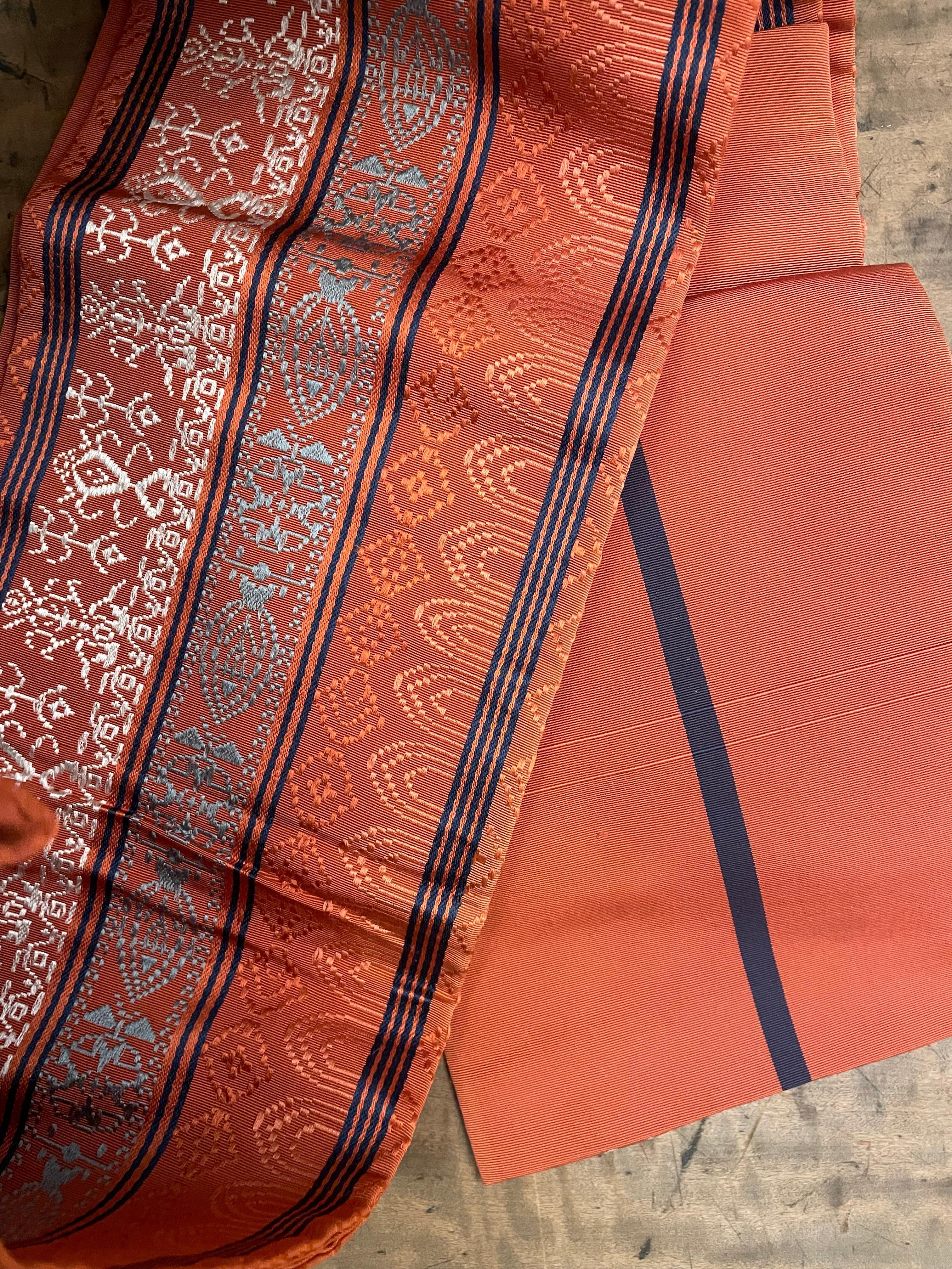 Fin du 20e siècle Ceinture de kimono japonaise Hanhaba Obi orange avec broderie des années 1980 en vente
