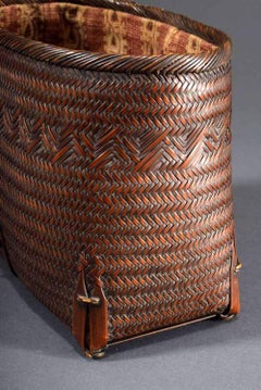 Früher japanischer Handkorb mit Brokat innen von Suzuki Gengensai