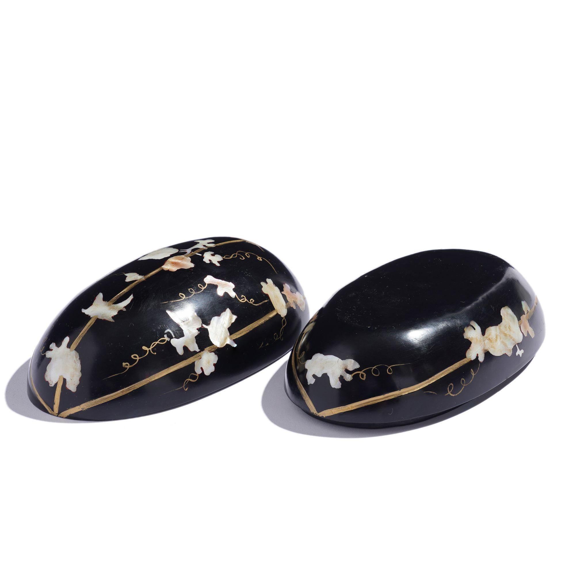 Japanese hand carved melon form black lacquered box For Sale 7