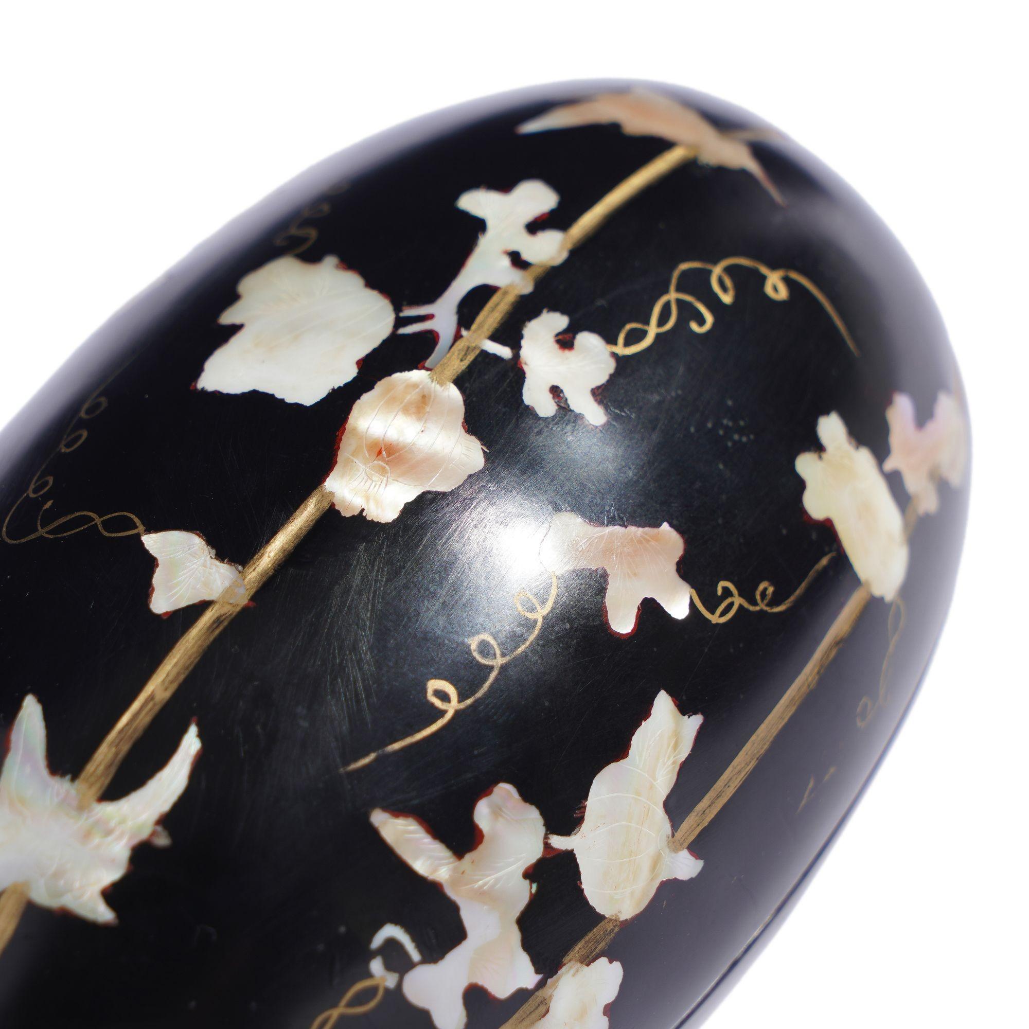 Japanese hand carved melon form black lacquered box For Sale 8