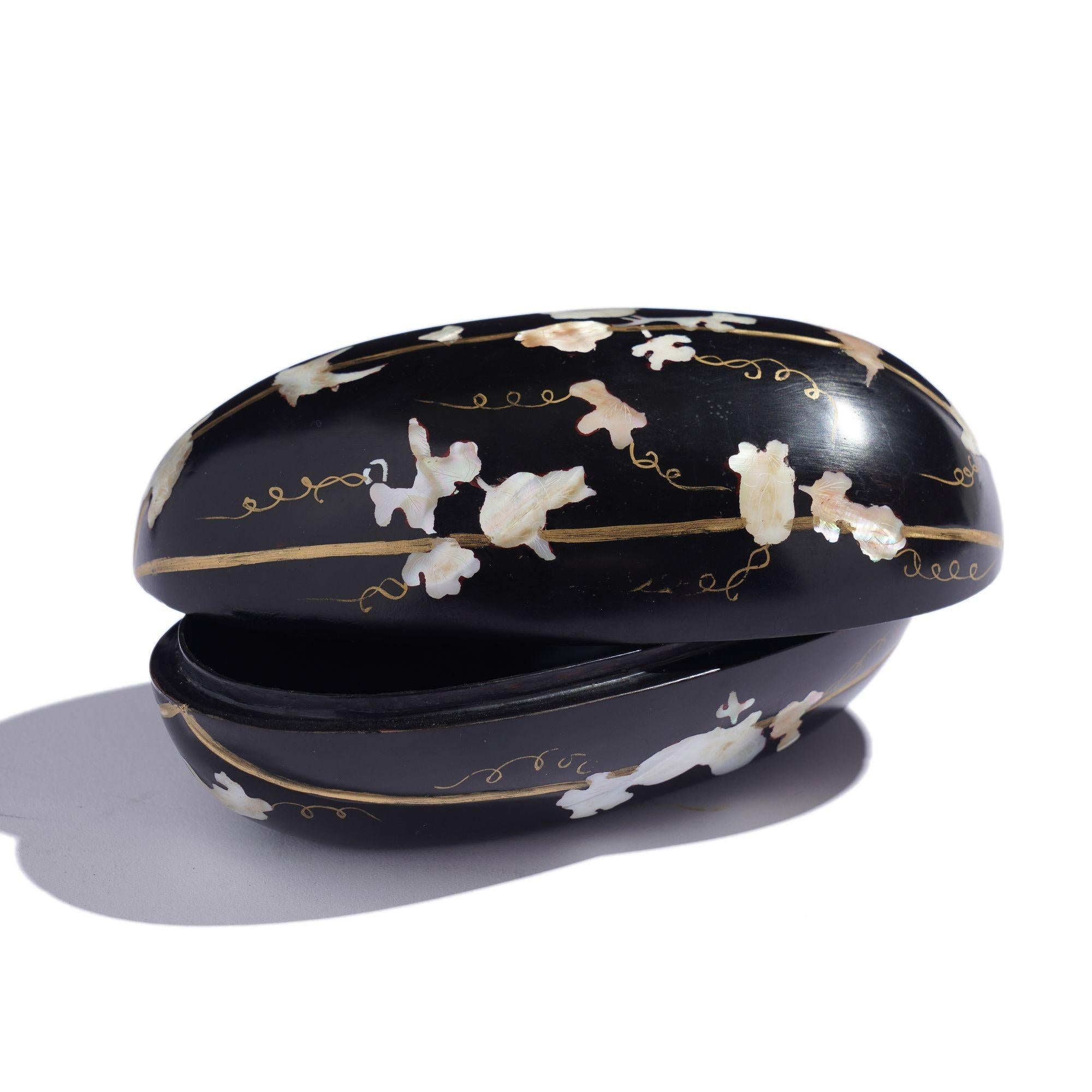 Vintage hand carved melon form box with Mother Of Pearl floral inlays highlighted with gilt striping and scroll work. The interior of the box is painted in black lacquer.

Japan, early 20th century.
