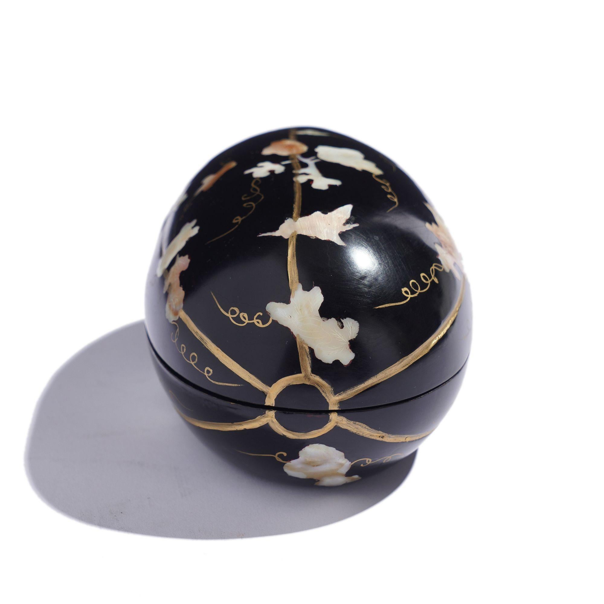 Mother-of-Pearl Japanese hand carved melon form black lacquered box For Sale
