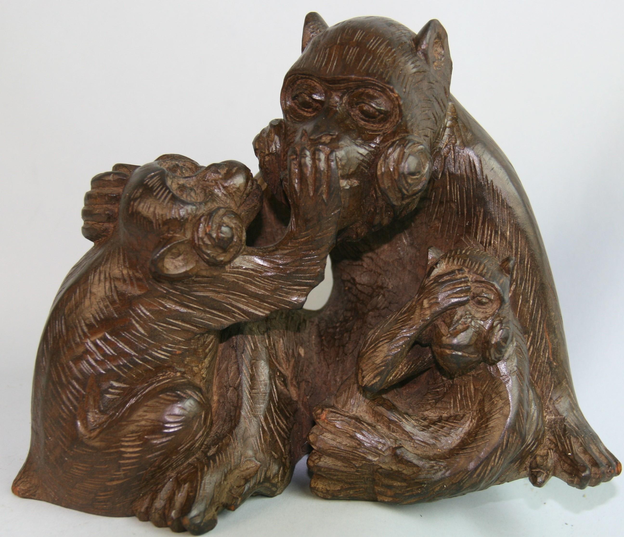 Japanische handgeschnitzte japanische Affen-Familie-Skulptur „Hear,See and Speak No Emil“ im Angebot 7
